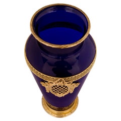 Paire de vases en verre bleu cobalt et bronze doré de style Louis XVI du XIXe siècle