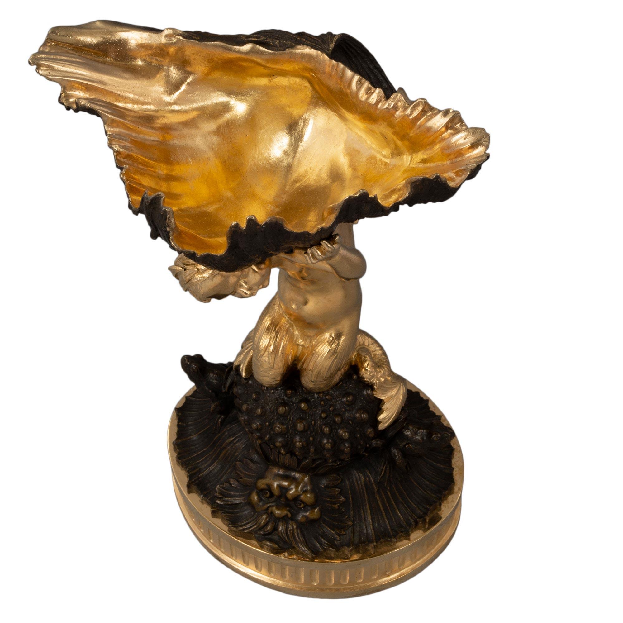 Coppia di tazze francesi del XIX secolo in stile Luigi XVI con ormeggio e bronzo patinato In condizioni buone in vendita a West Palm Beach, FL