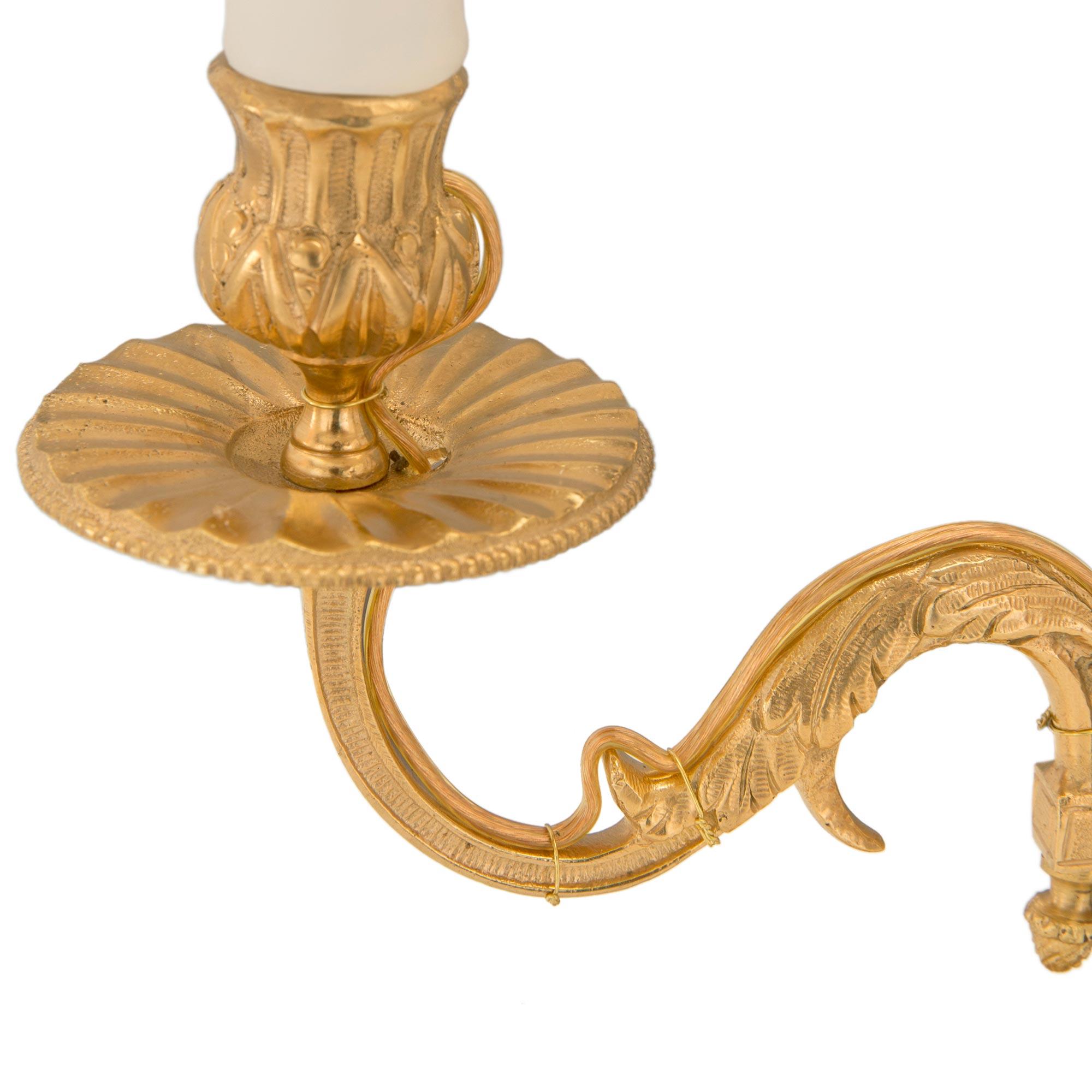 Pair of French 19th Century Louis XVI Style Ormolu and Tole Bouilotte Lamps For Sale 3
