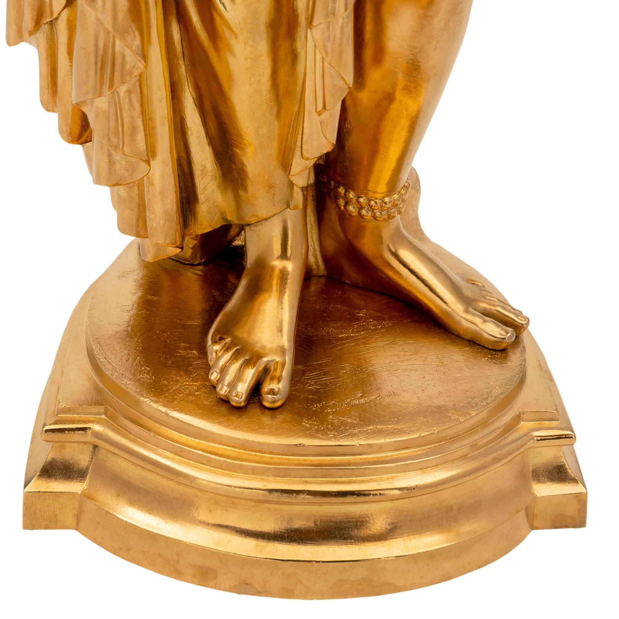 Coppia di statue francesi del XIX secolo in stile Luigi XVI in Ormolu in vendita 4