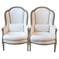 Paire de bergères françaises du 19ème siècle de style Louis XVI peintes avec tapisserie