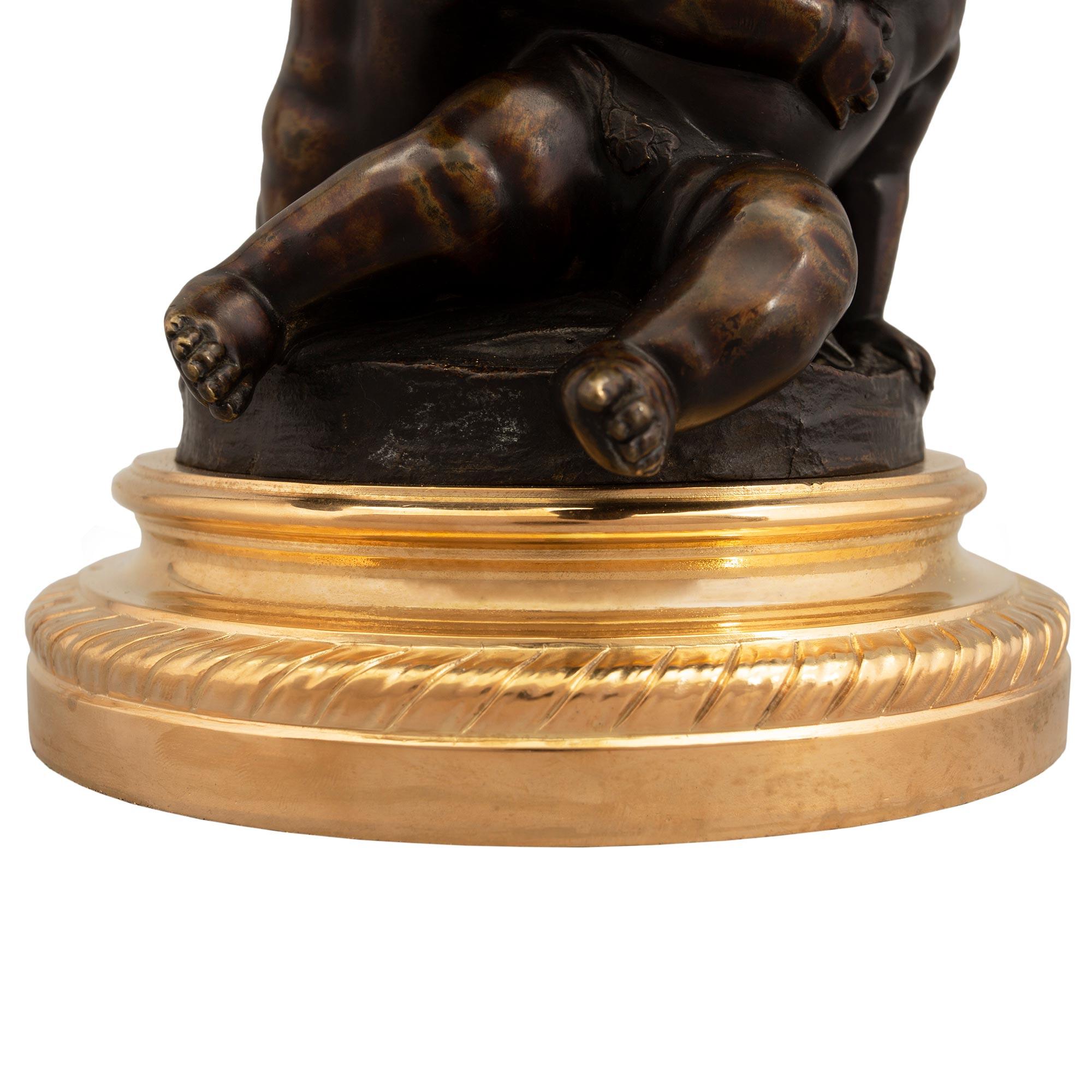 Coppia di statue francesi del XIX secolo in stile Luigi XVI in bronzo patinato e ormolu in vendita 2