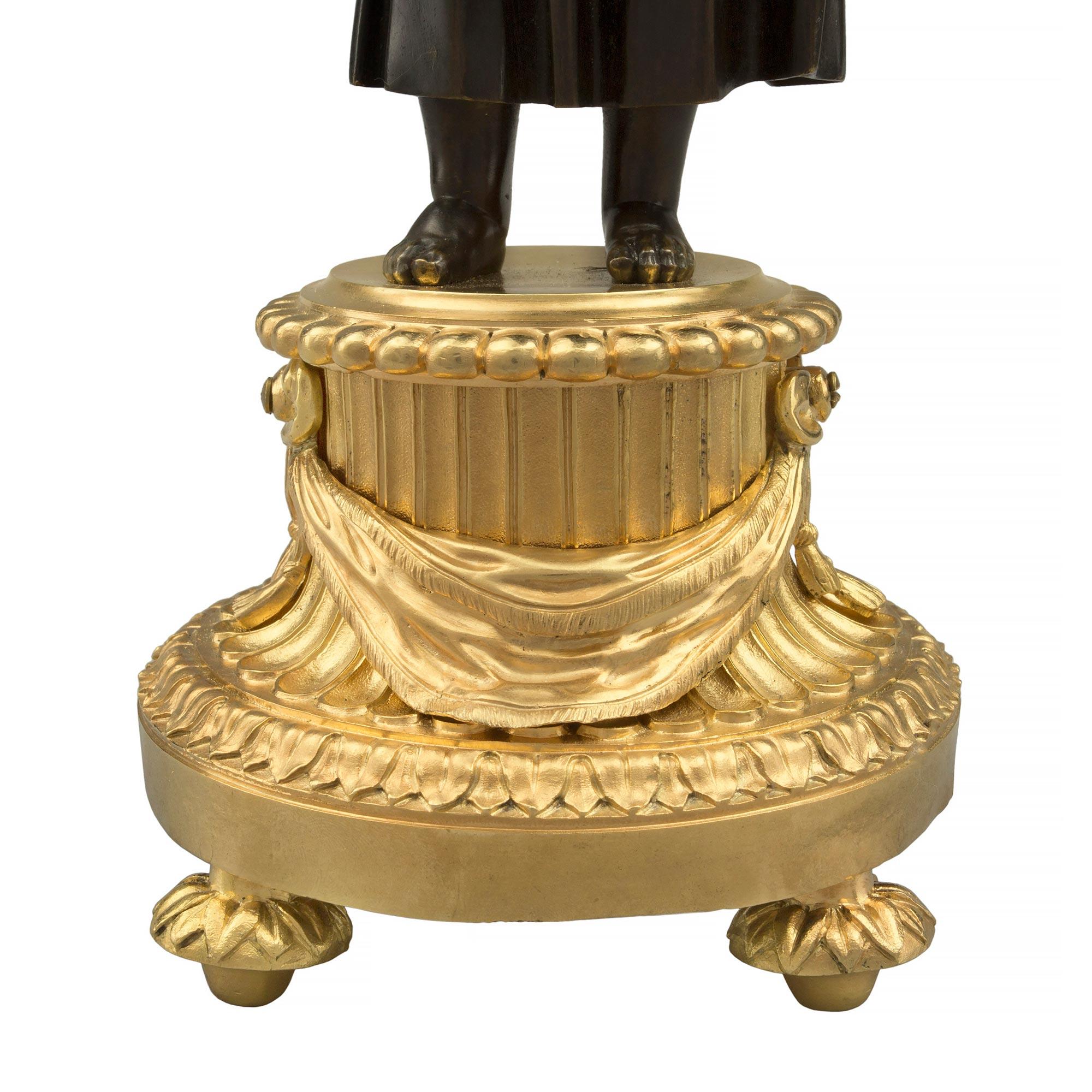 Coppia di candelabri a tre bracci in stile Luigi XVI francese del XIX secolo in vendita 1