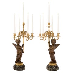 Coppia di candelabri francesi del XIX secolo in stile Luigi XVI con cherubino alato