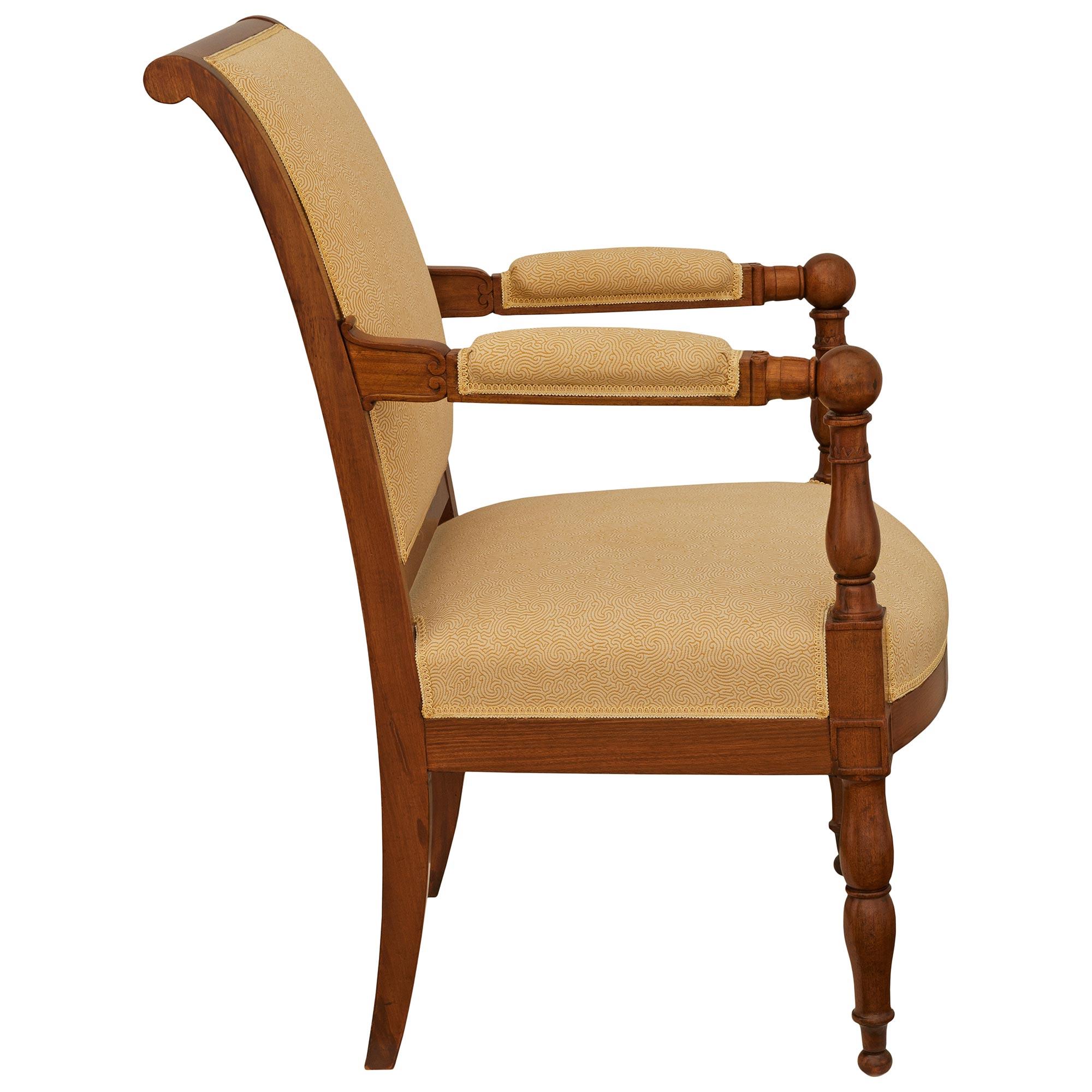 Pareja de sillones franceses de caoba del siglo XIX, hacia 1830 Francés en venta
