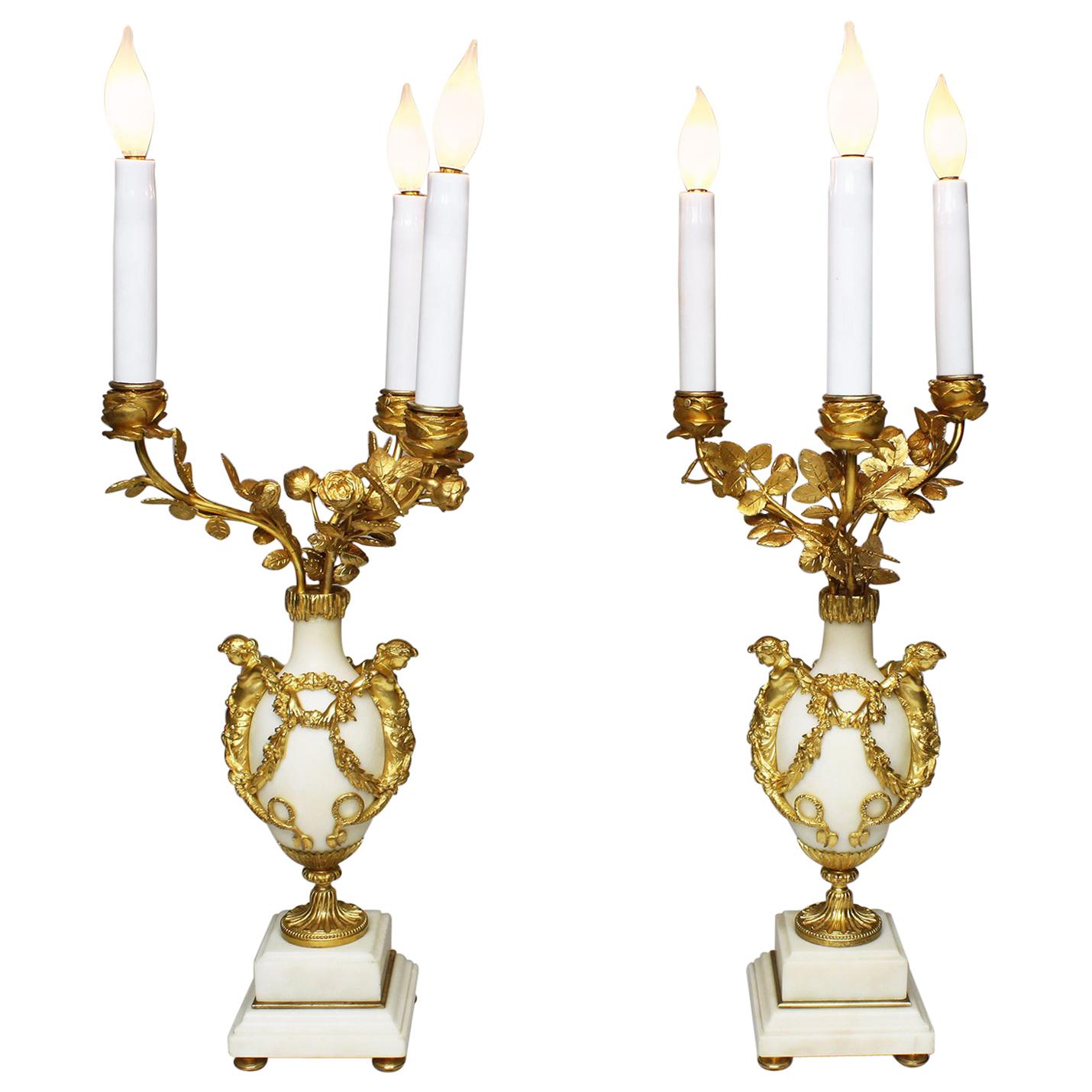 Paar französische Marmor- und Goldbronze-Kandelaberlampen aus dem 19. Jahrhundert