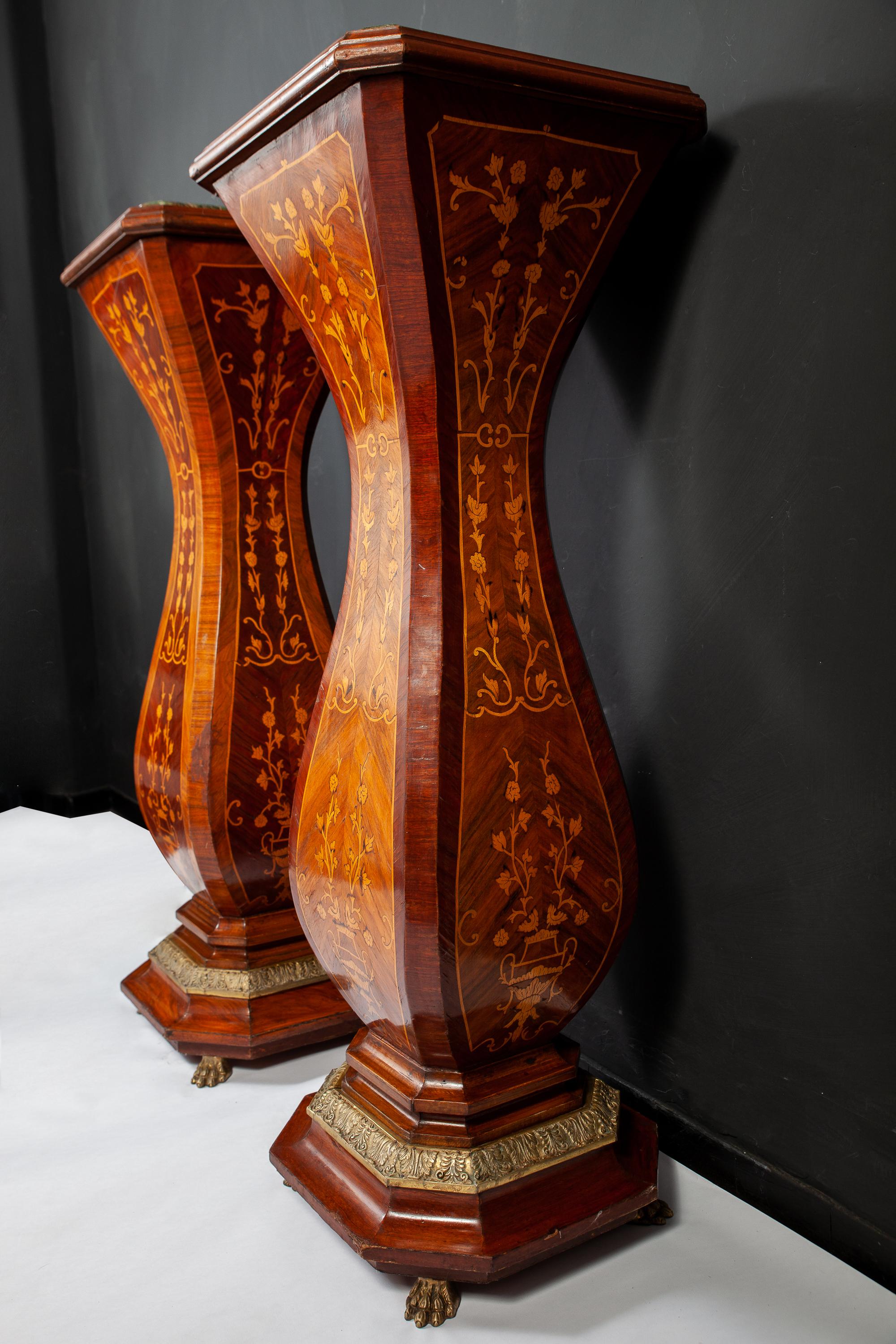 Paire de grands piédestaux français du XIXe siècle en marqueterie en vente 2