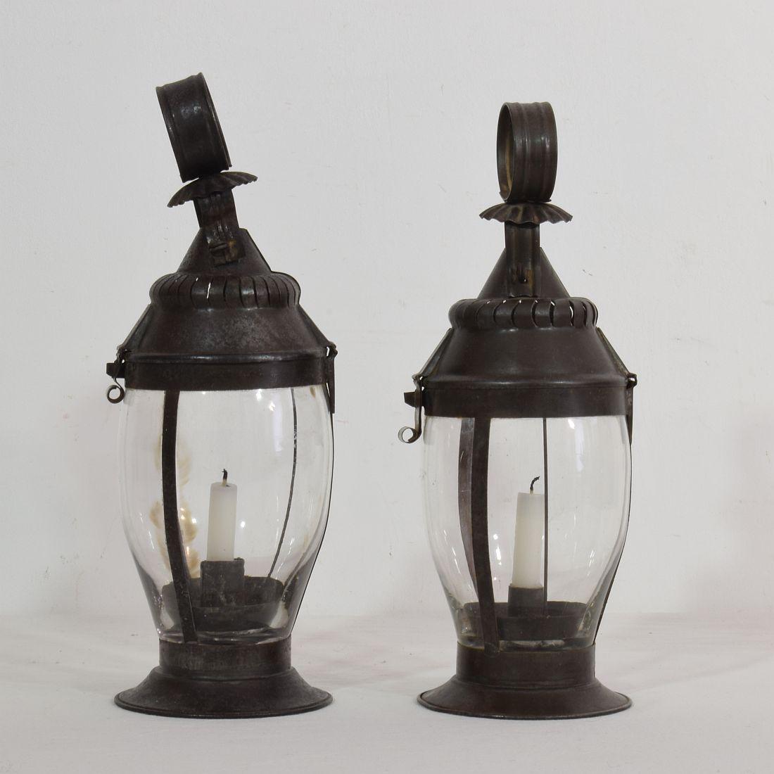 Pair of French, 19th Century Metal Lanterns In Good Condition In Buisson, FR