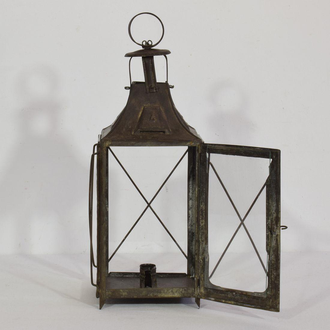 Pair of French, 19th Century Metal Lanterns In Good Condition In Buisson, FR