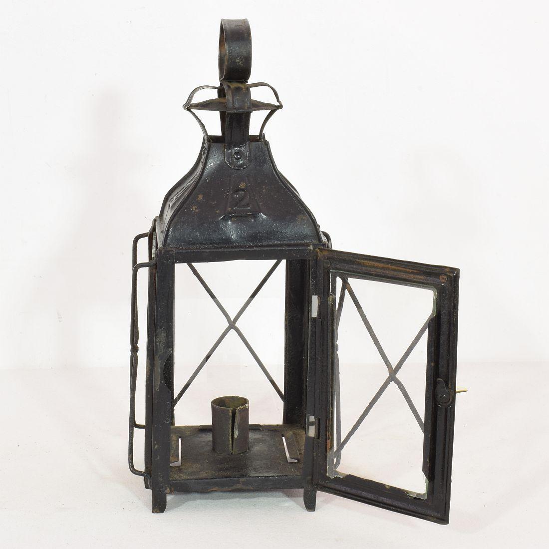 Pair of French, 19th Century Metal Lanterns In Good Condition In Buisson, FR