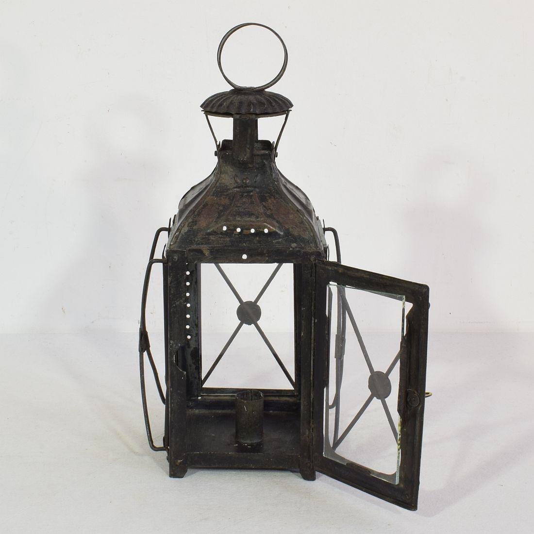 Pair of French, 19th Century Metal Lanterns In Good Condition For Sale In Buisson, FR