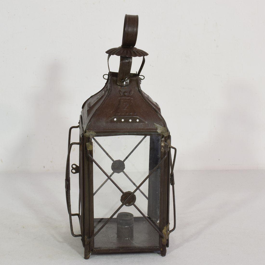 Pair of French, 19th Century Metal Lanterns In Good Condition For Sale In Buisson, FR