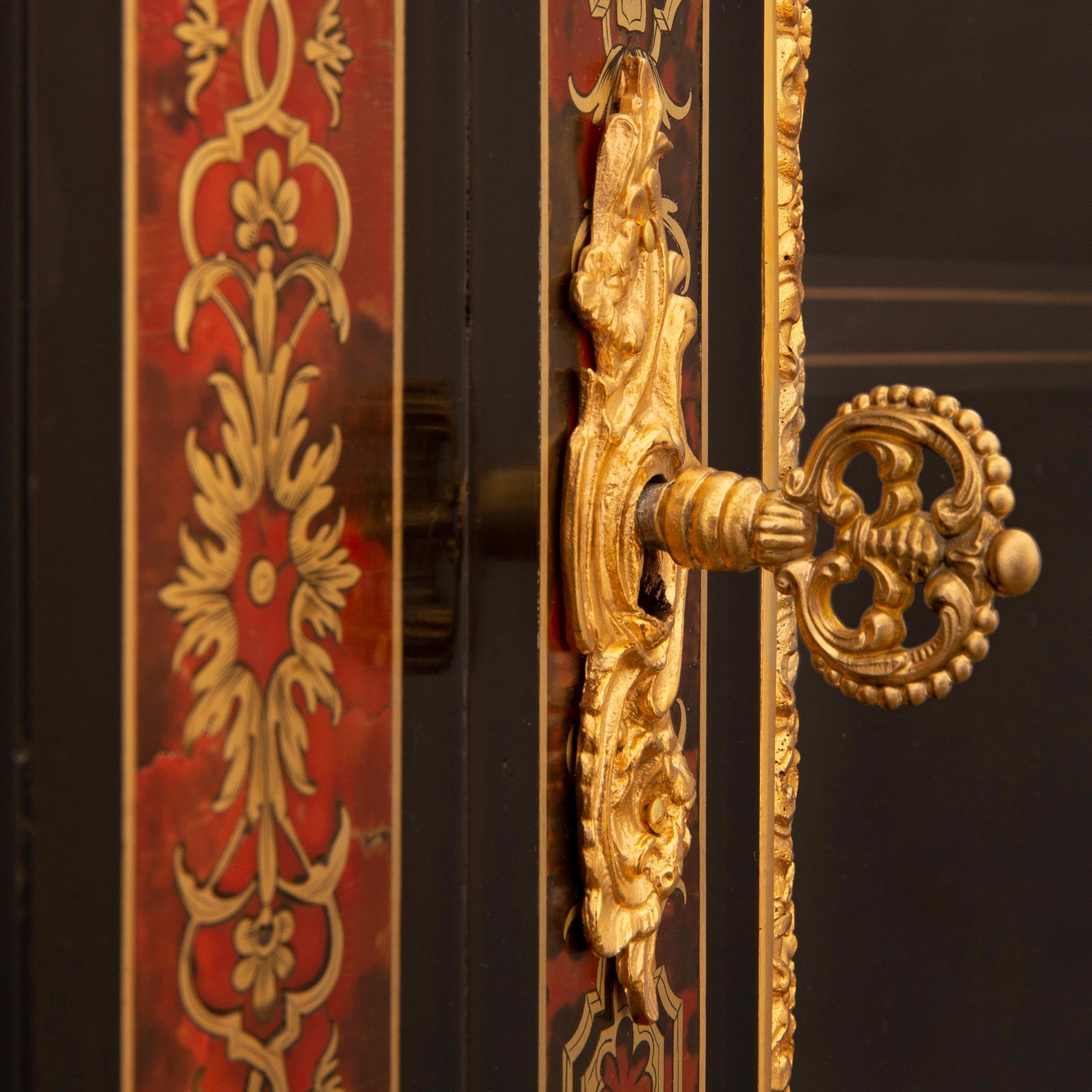 Laiton Paire de vitrines de cabinet Boulle d'époque Napoléon III du 19ème siècle français en vente