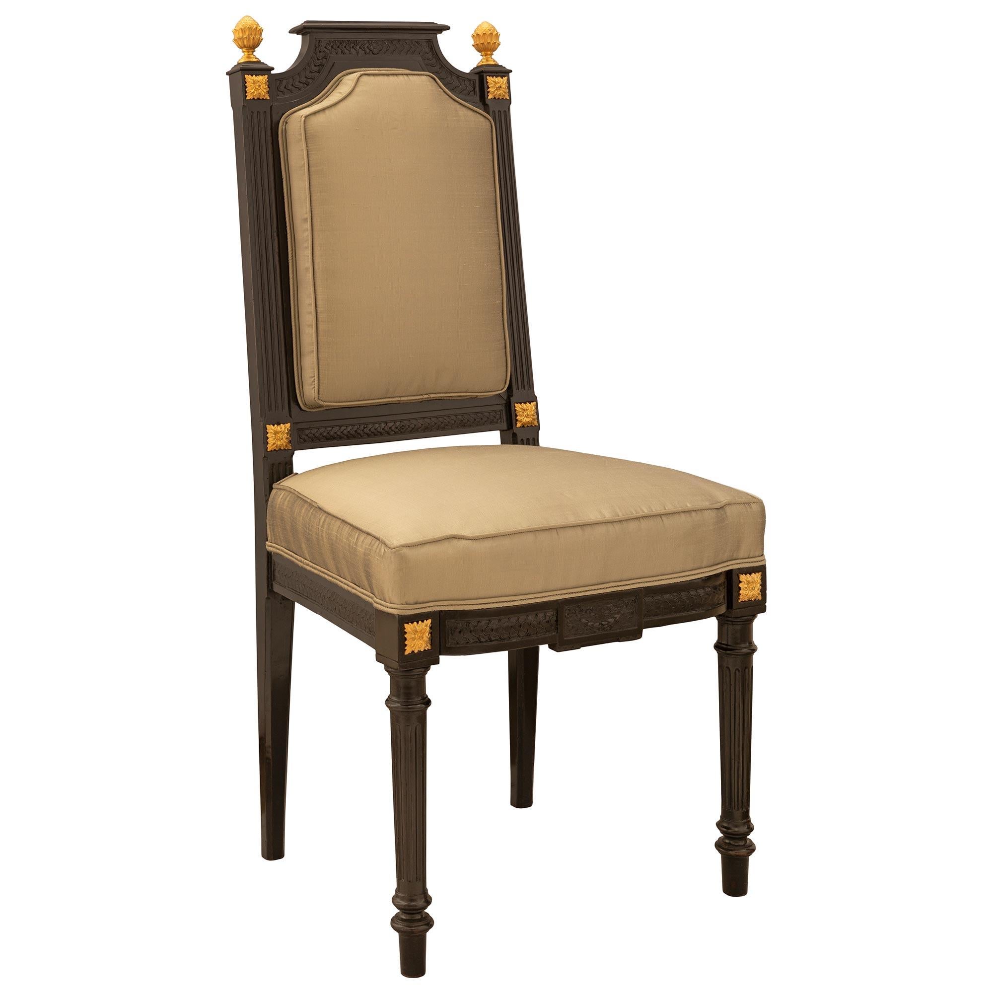 Paar französische Beistellstühle im Louis-XVI-Stil aus der Zeit Napoleons III. des 19. Jahrhunderts (Louis XVI.) im Angebot