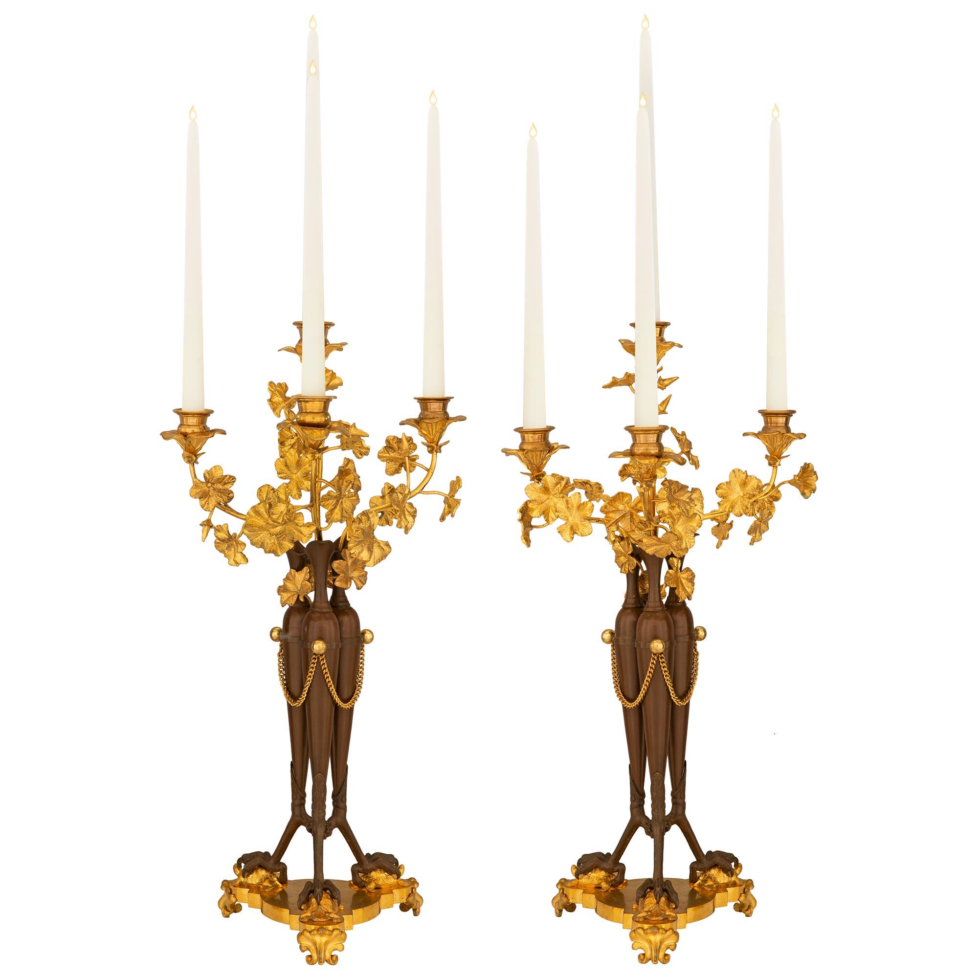 Paar französische neoklassizistische Kandelaber aus Bronze und Goldbronze aus dem 19. Jahrhundert im Angebot 4