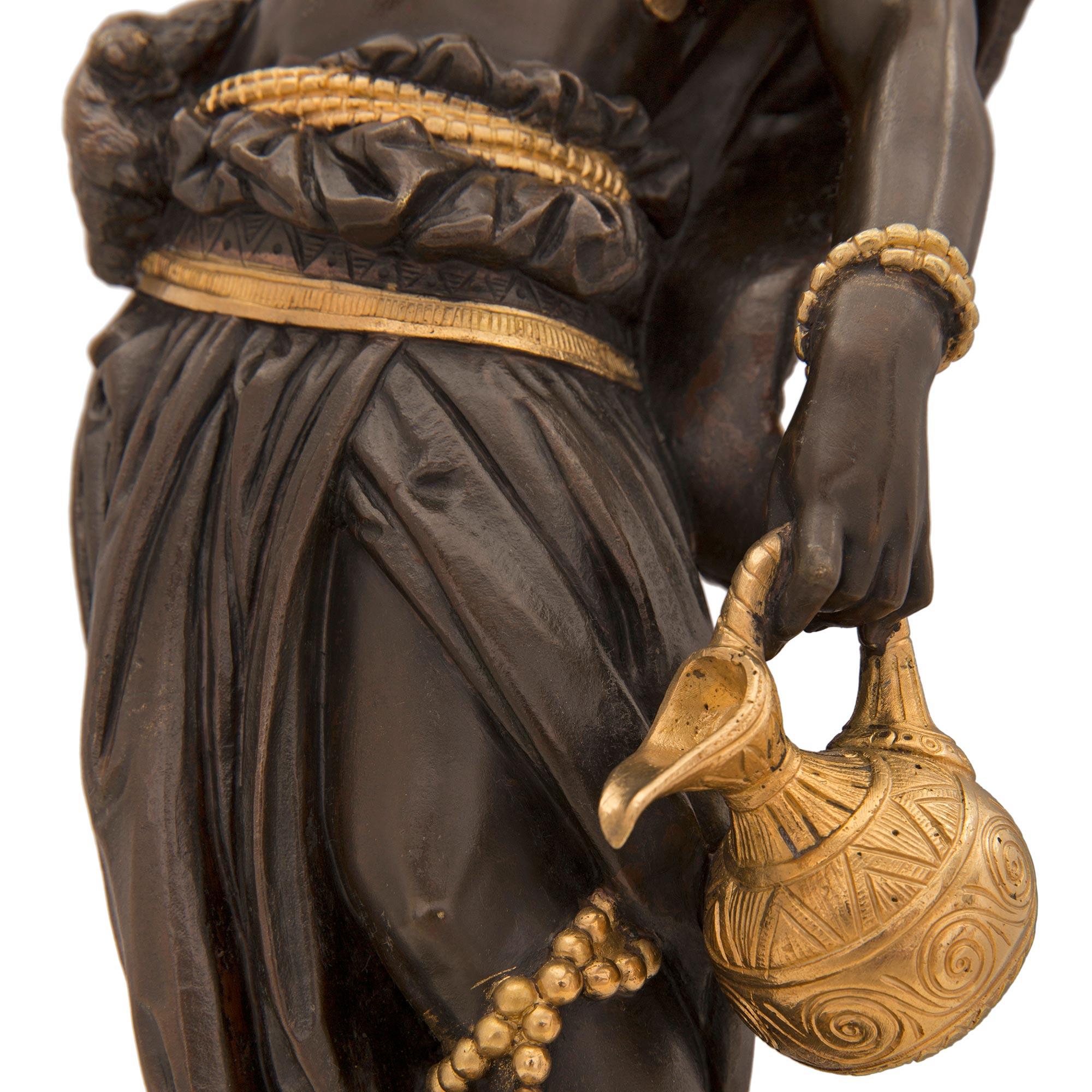 Bronze Paire de statues de style néo-classique français du 19ème siècle en bronze et bronze doré en vente