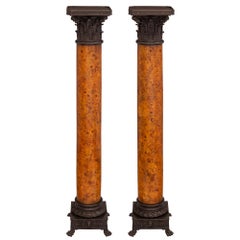 Paire de colonnes néo-classiques françaises du XIXe siècle en broussin d'érable et bronze