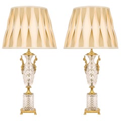 Paire de lampes néo-classiques françaises du XIXe siècle en bronze doré et cristal de Baccarat