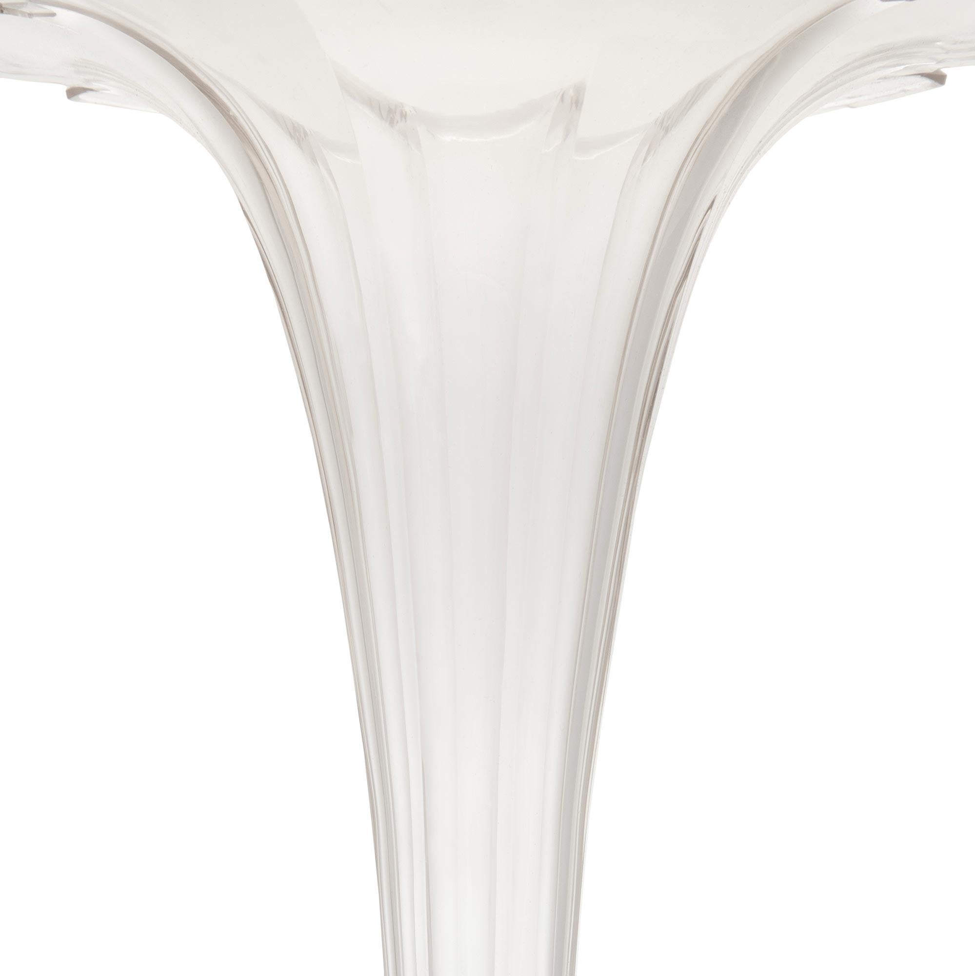 coppia di vasi neoclassici francesi del XIX secolo in st. Ormolu e vasi in cristallo di Baccarat In condizioni buone in vendita a West Palm Beach, FL