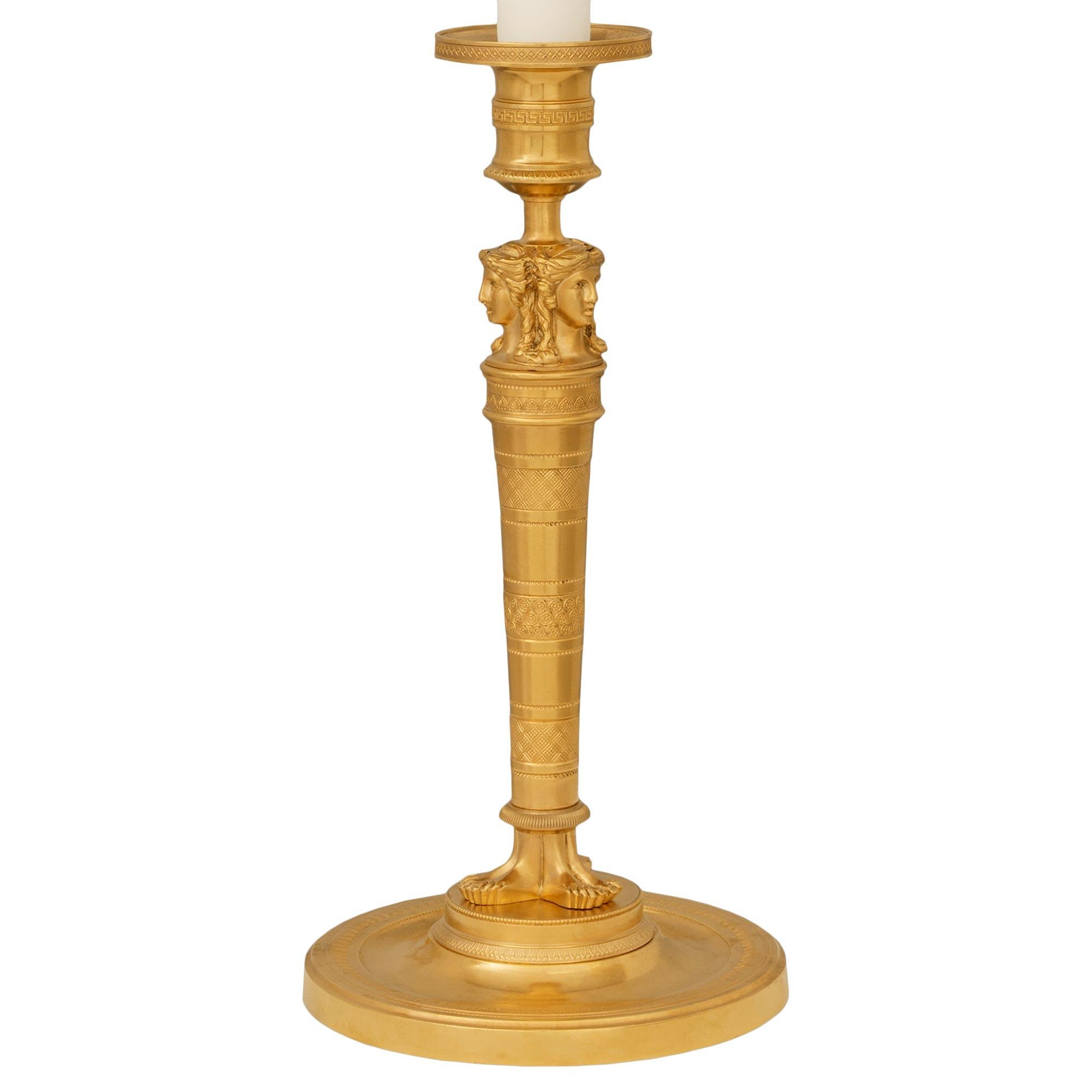 pareja de lámparas neoclásicas francesas del siglo xix st. Ormolu candelabros Neoclásico en venta