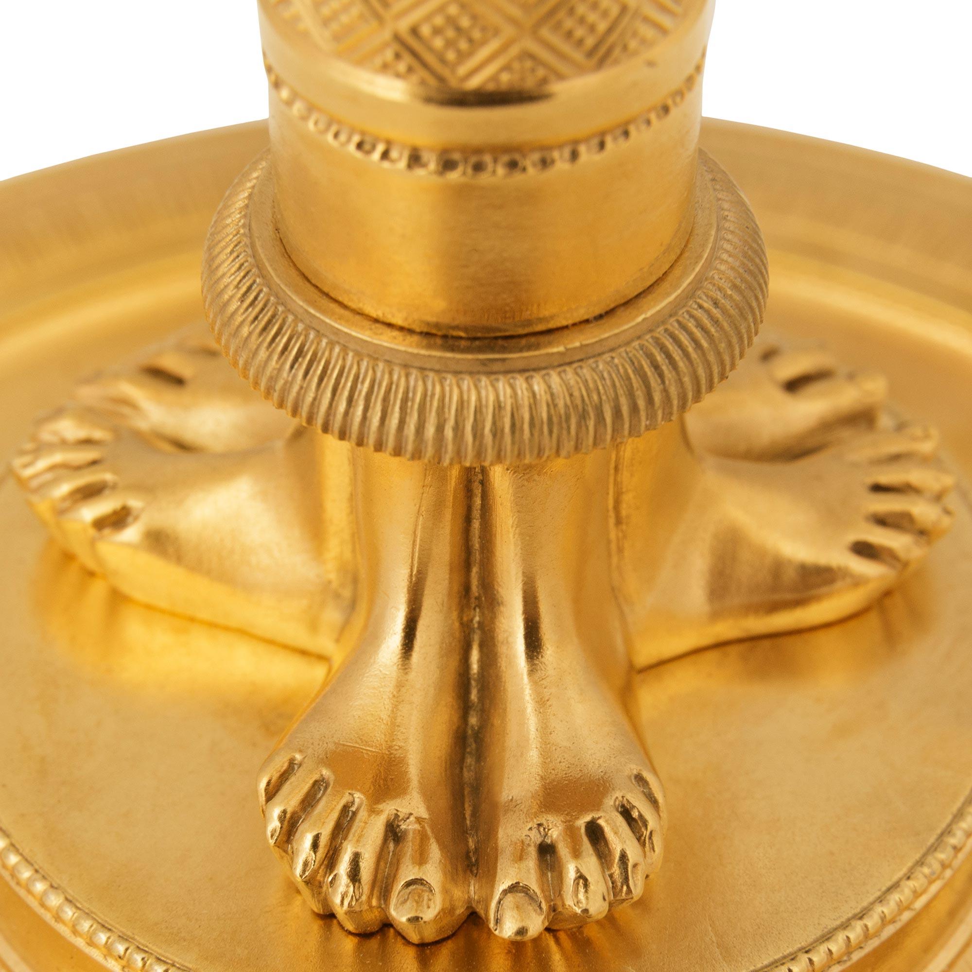 pareja de lámparas neoclásicas francesas del siglo xix st. Ormolu candelabros siglo XIX en venta