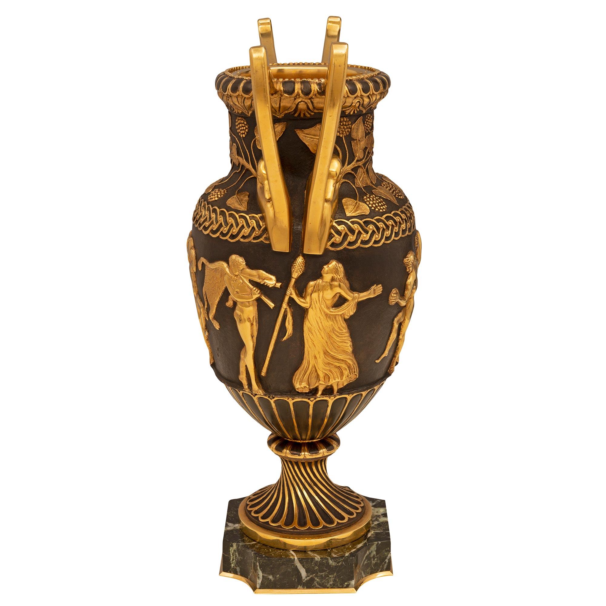 Français Paire d'urnes de saint néo-classiques françaises du 19ème siècle, probablement de Barbedienne en vente