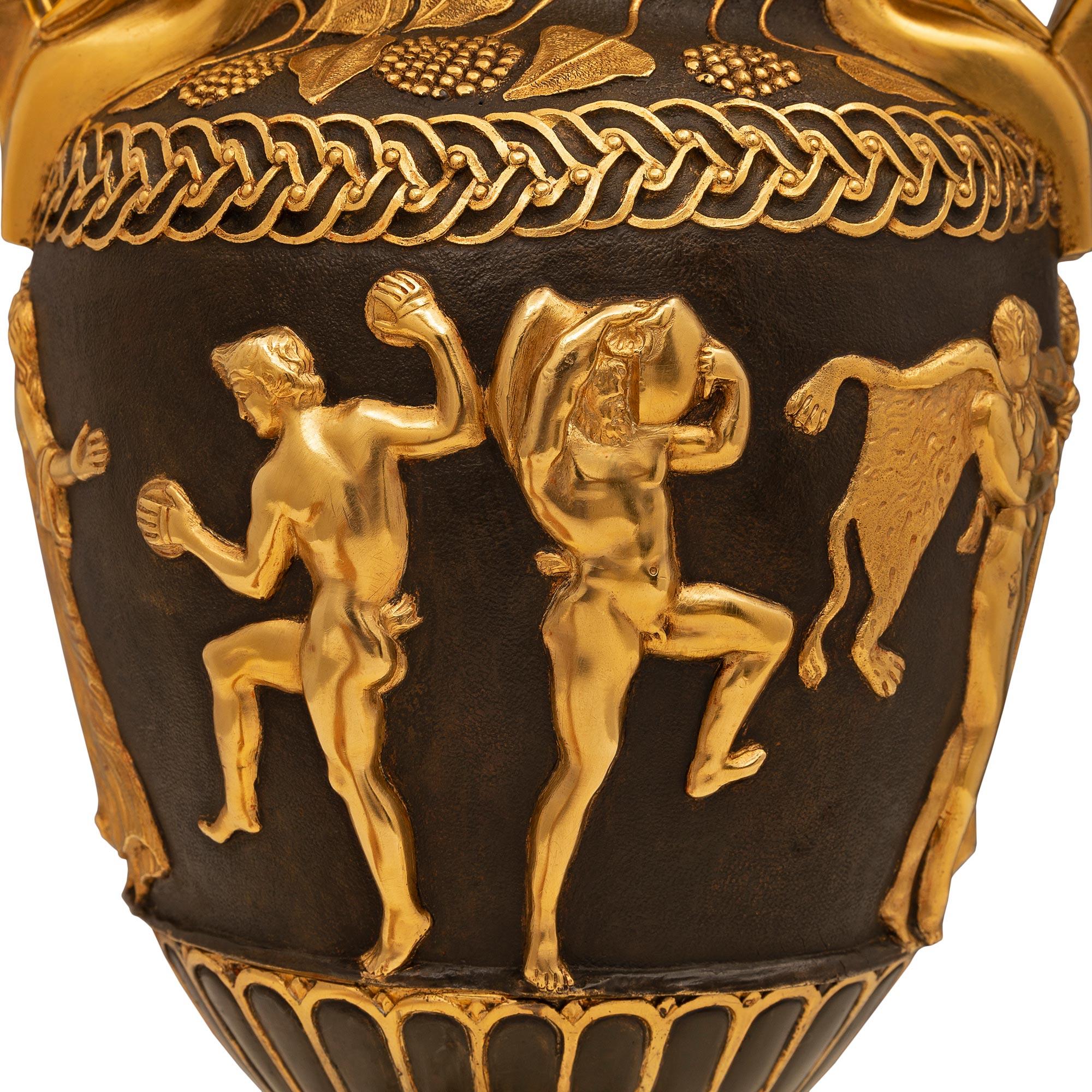 XIXe siècle Paire d'urnes de saint néo-classiques françaises du 19ème siècle, probablement de Barbedienne en vente