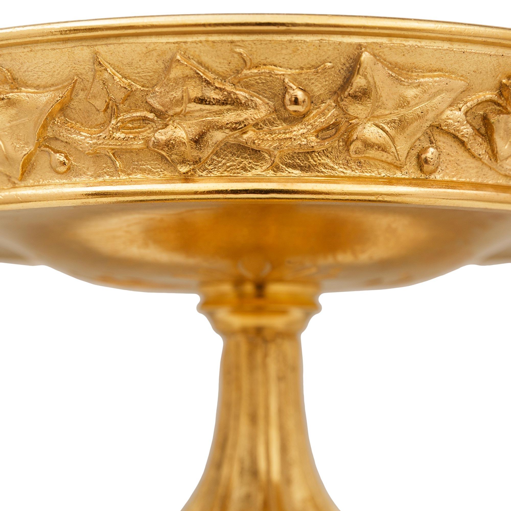 XIXe siècle pair of French 19th century Neo-Greek st. black Belgian marble and Ormolu tazzas en vente