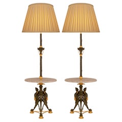 Paar französische neogriechische Tische/Lampen aus Bronze, Goldbronze und Marmor aus dem 19. Jahrhundert