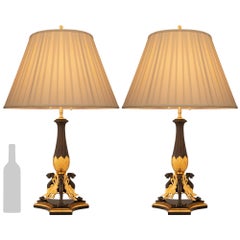 Paire de lampes néo-grecques françaises du 19e siècle en bois doré, bronze et bronze doré. Bois doré, bronze et bronze doré