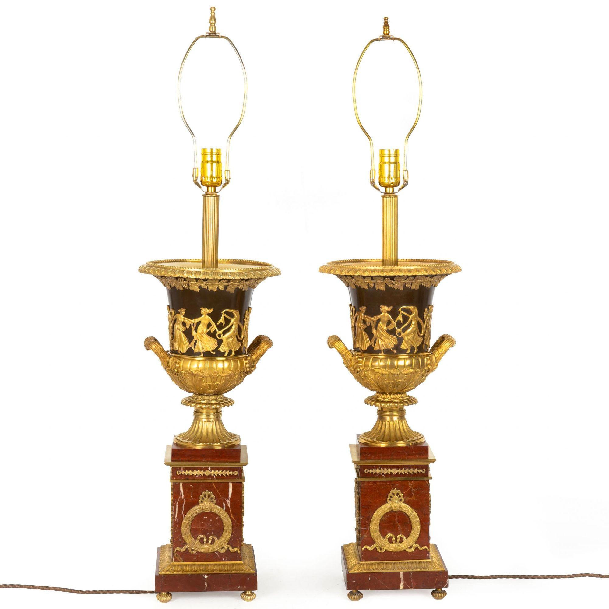 FEINES PAAR NEOKLASSISCHER ORMOLU-MONTIERTER TISCHLAMPEN AUS ROUGE-MARMOR
Frankreich, wahrscheinlich Paris, um das dritte Viertel des 19. Jahrhunderts
Artikel Nr. 404LBP26Q

Ein prächtiges Paar klassizistischer Vasen, die in Lampen umgewandelt