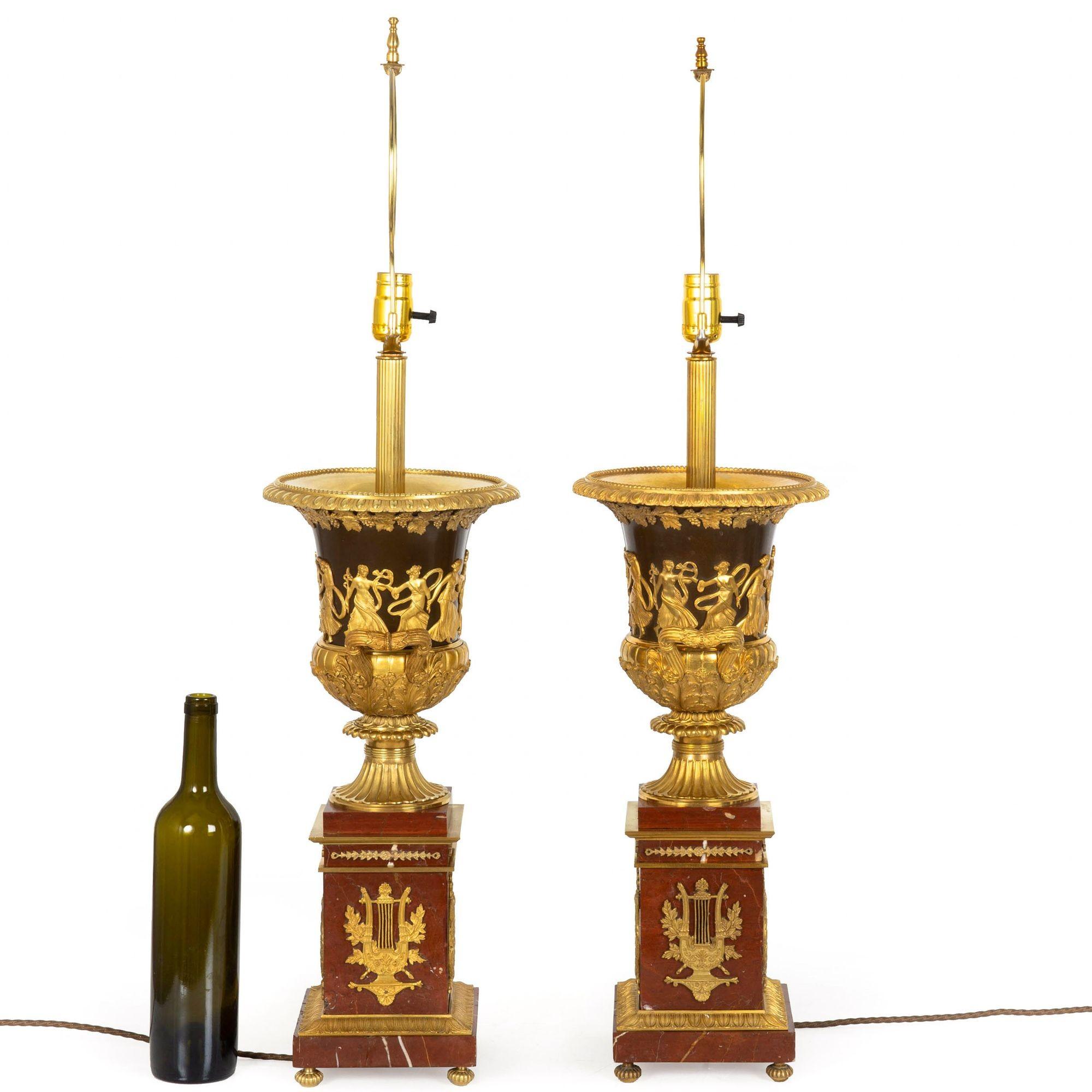 Paar französische neoklassizistische Lampen aus Bronze und rotem Marmor aus dem 19. Jahrhundert im Zustand „Gut“ im Angebot in Shippensburg, PA