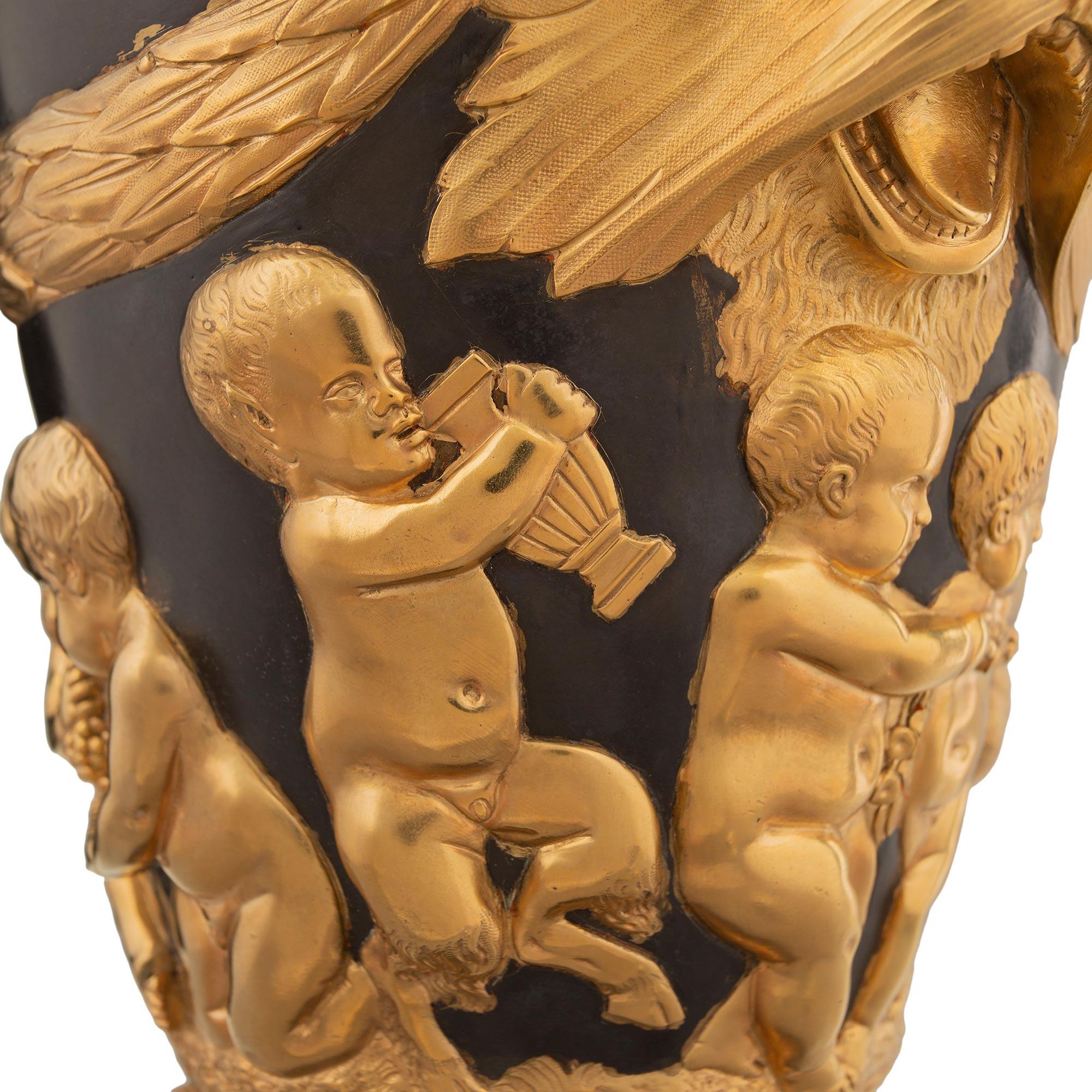 Bronze Paire de lampes néoclassiques françaises du XIXe siècle à la manière de Clodion en vente
