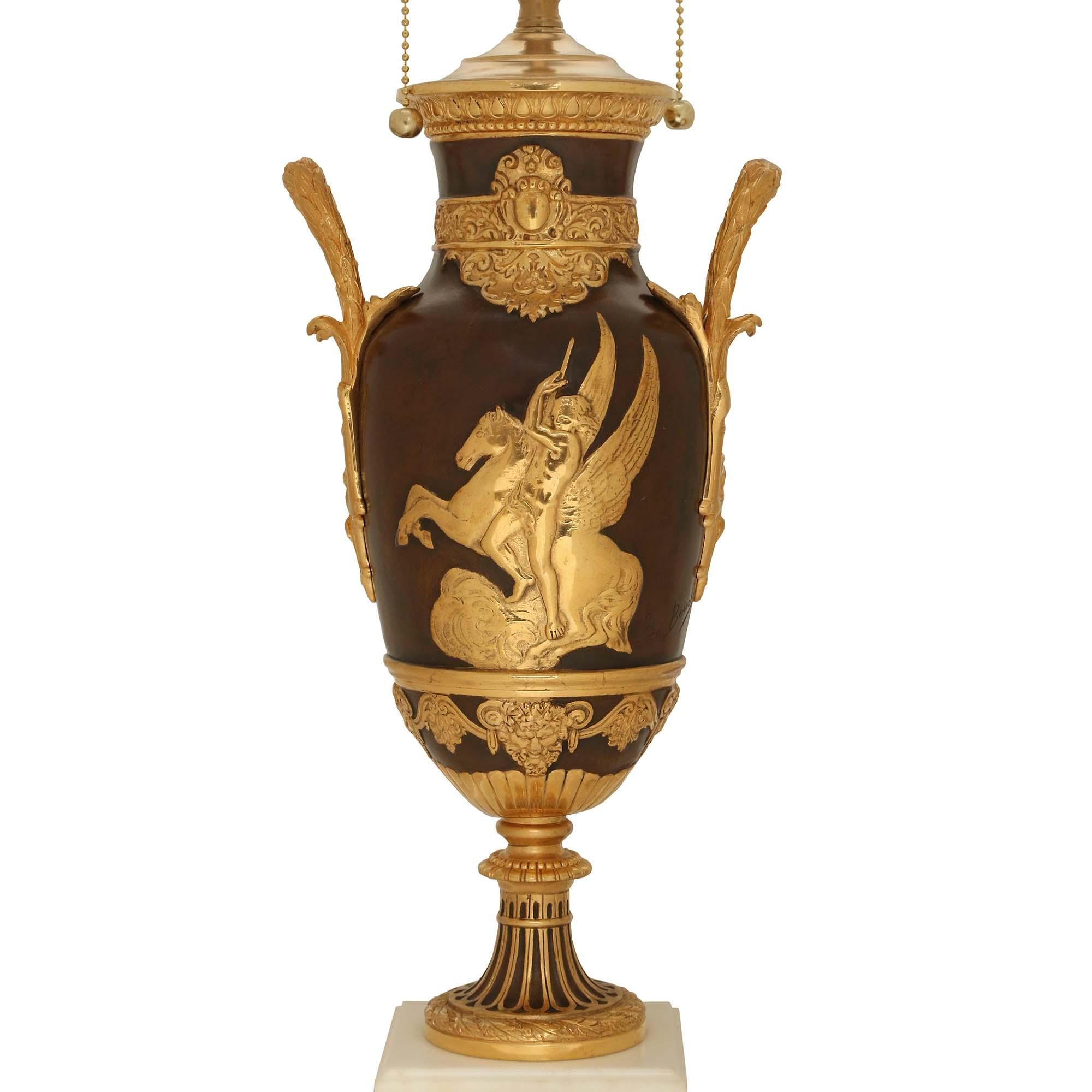 Paar französische neoklassizistische Lampen aus Bronze und Goldbronze des 19. Jahrhunderts (Französisch) im Angebot
