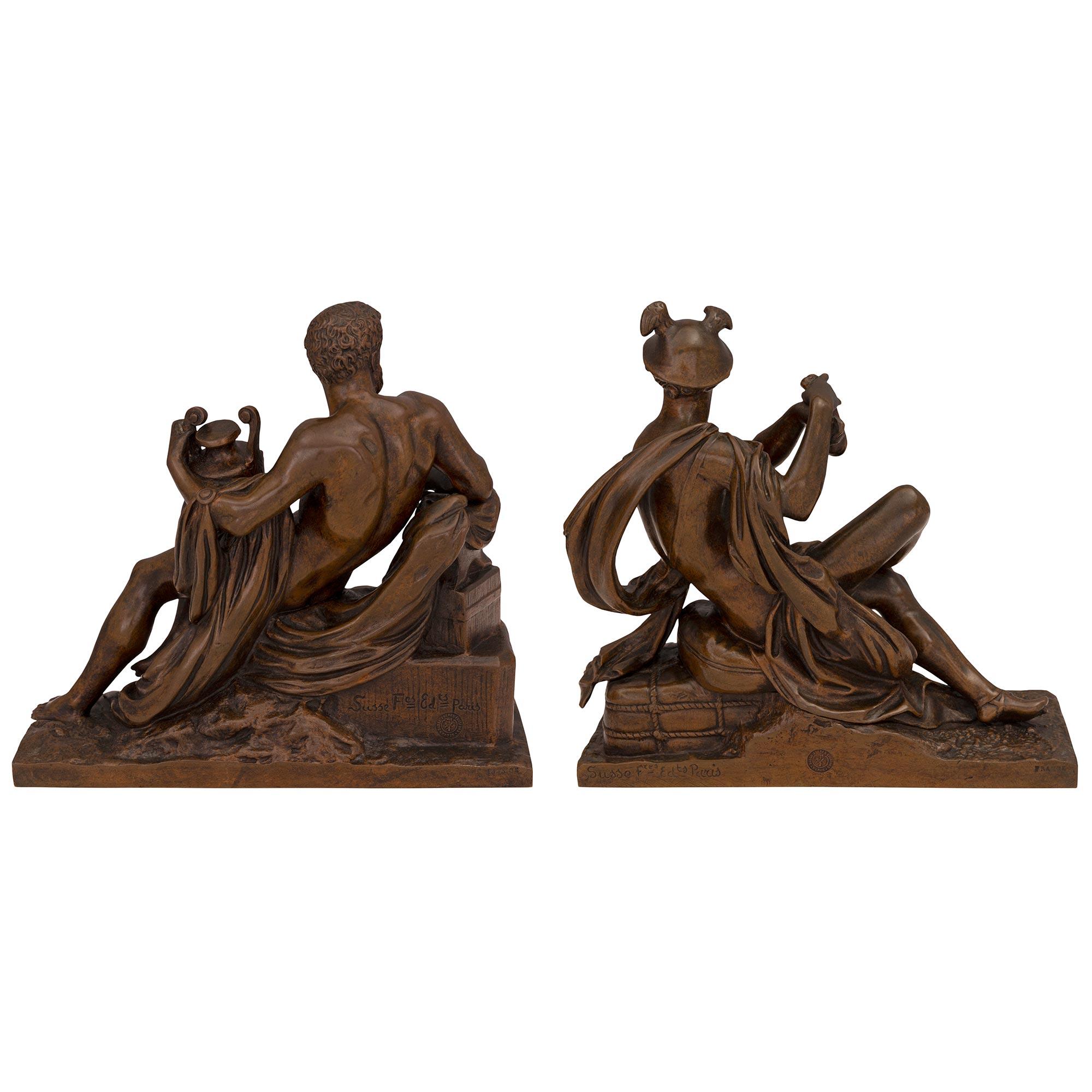 Paar französische Statuen aus patinierter Bronze im neoklassischen Stil des 19. Jahrhunderts im Angebot 7