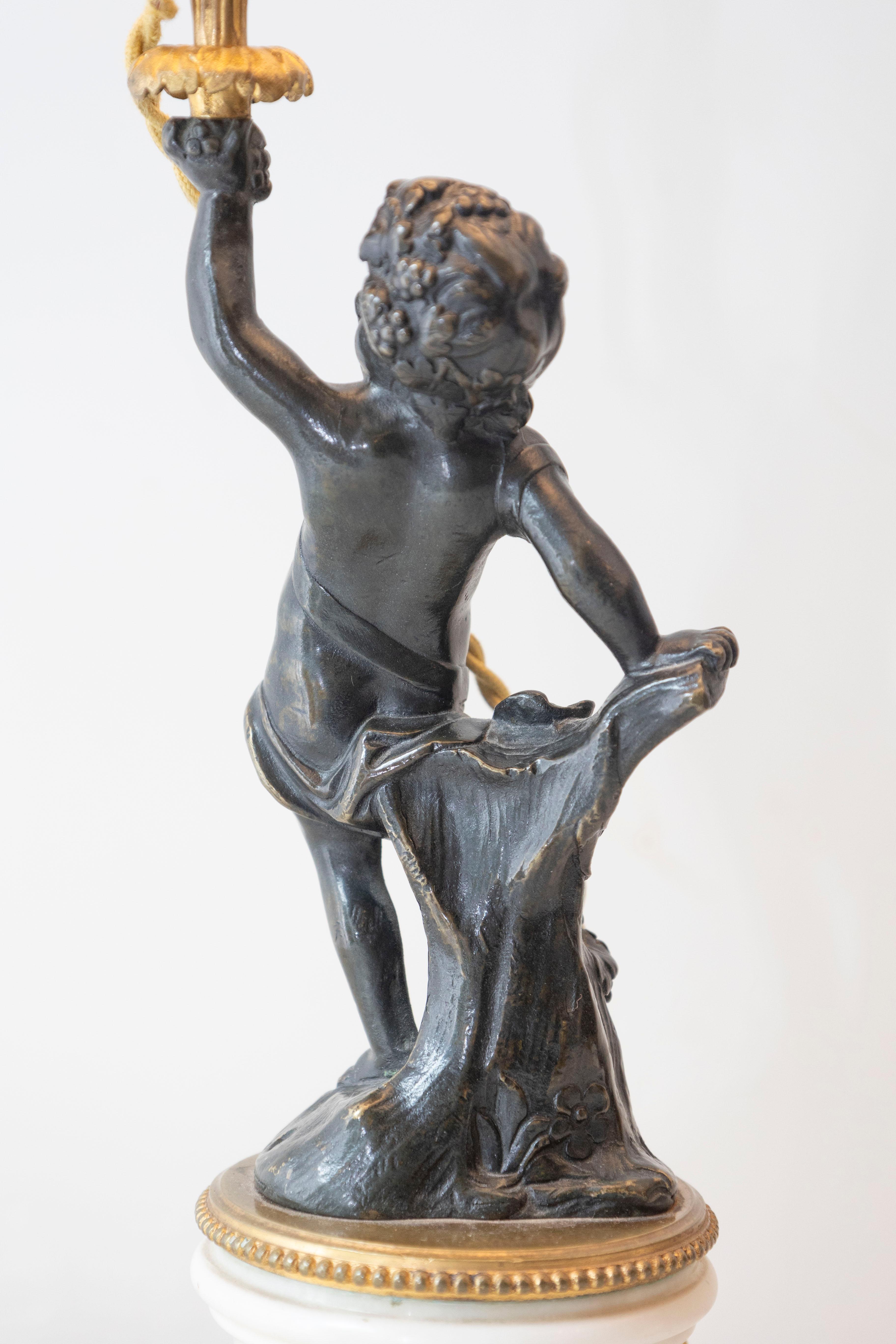 Coppia di lampade a putti in marmo e bronzo in stile neoclassico francese del XIX secolo in vendita 4