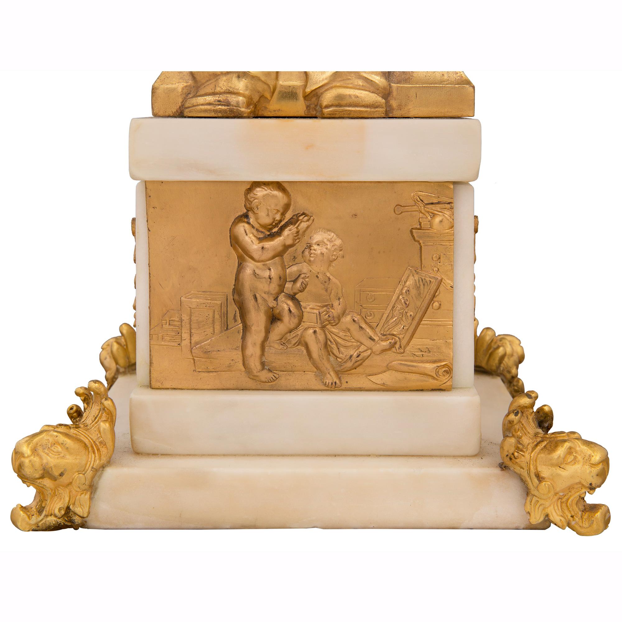 Coppia di console francesi del XIX secolo in stile neoclassico in marmo e ormeggio in vendita 3