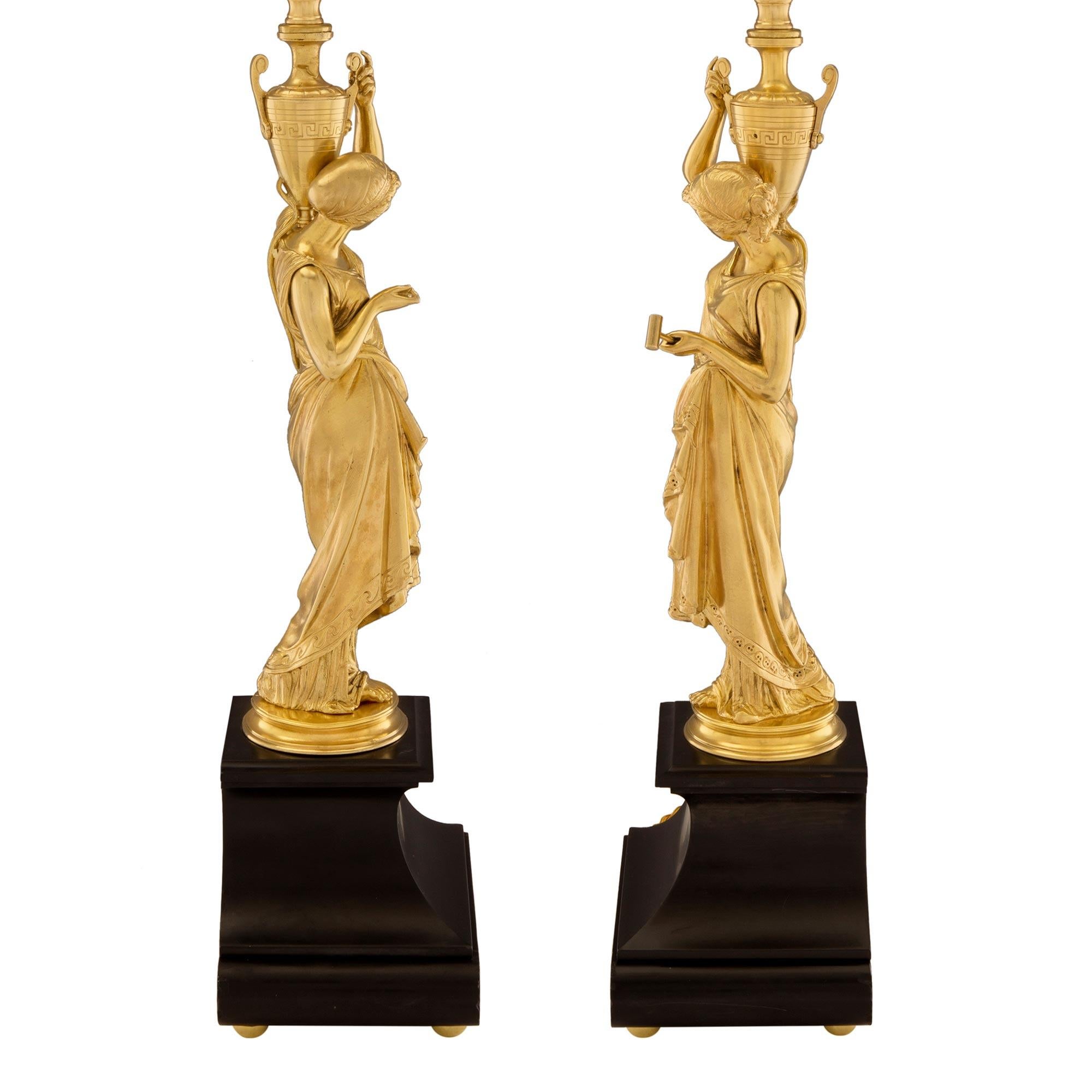 Neoclassico Coppia di lampade francesi del XIX secolo in stile neoclassico con ormeggio e marmo in vendita