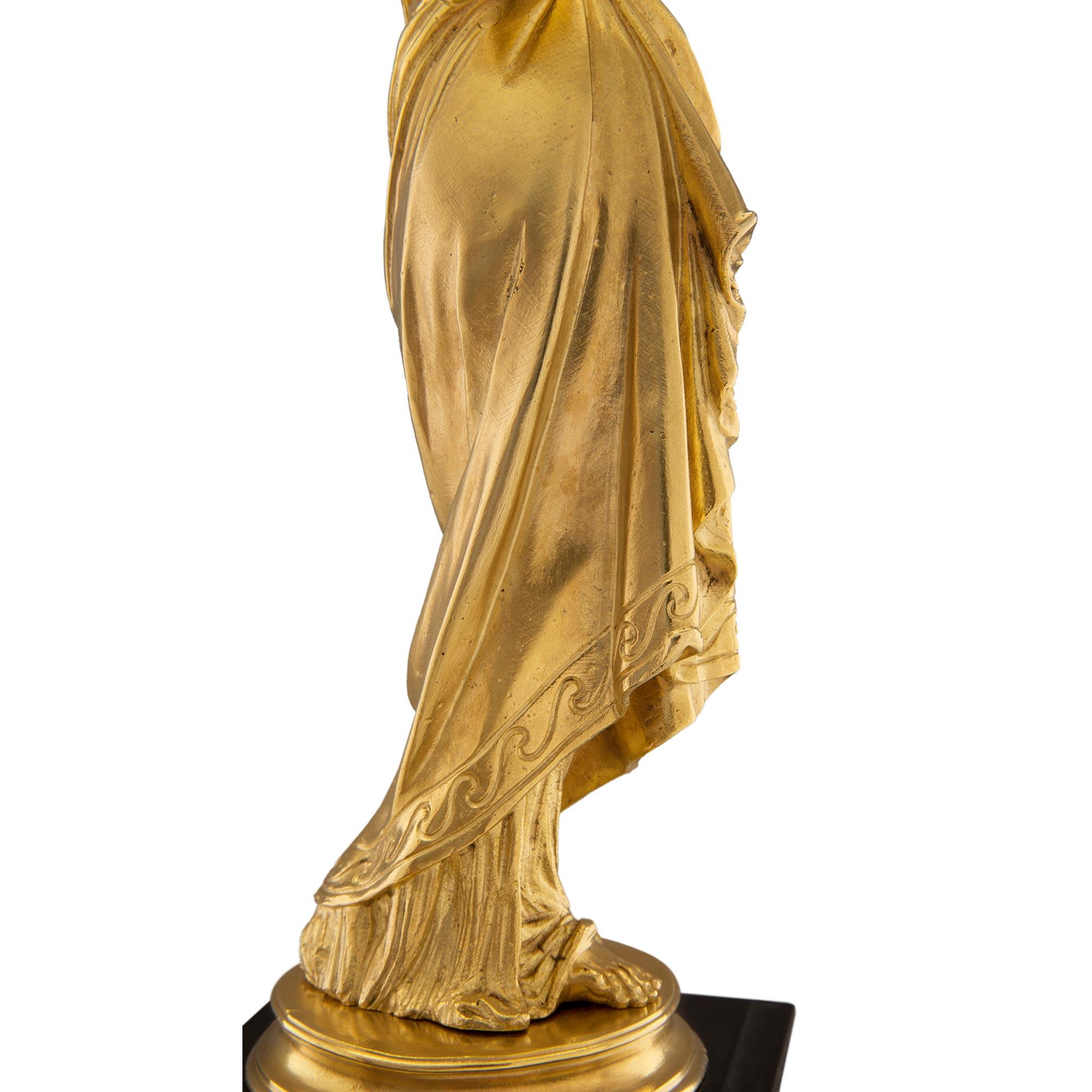 Coppia di lampade francesi del XIX secolo in stile neoclassico con ormeggio e marmo in vendita 3