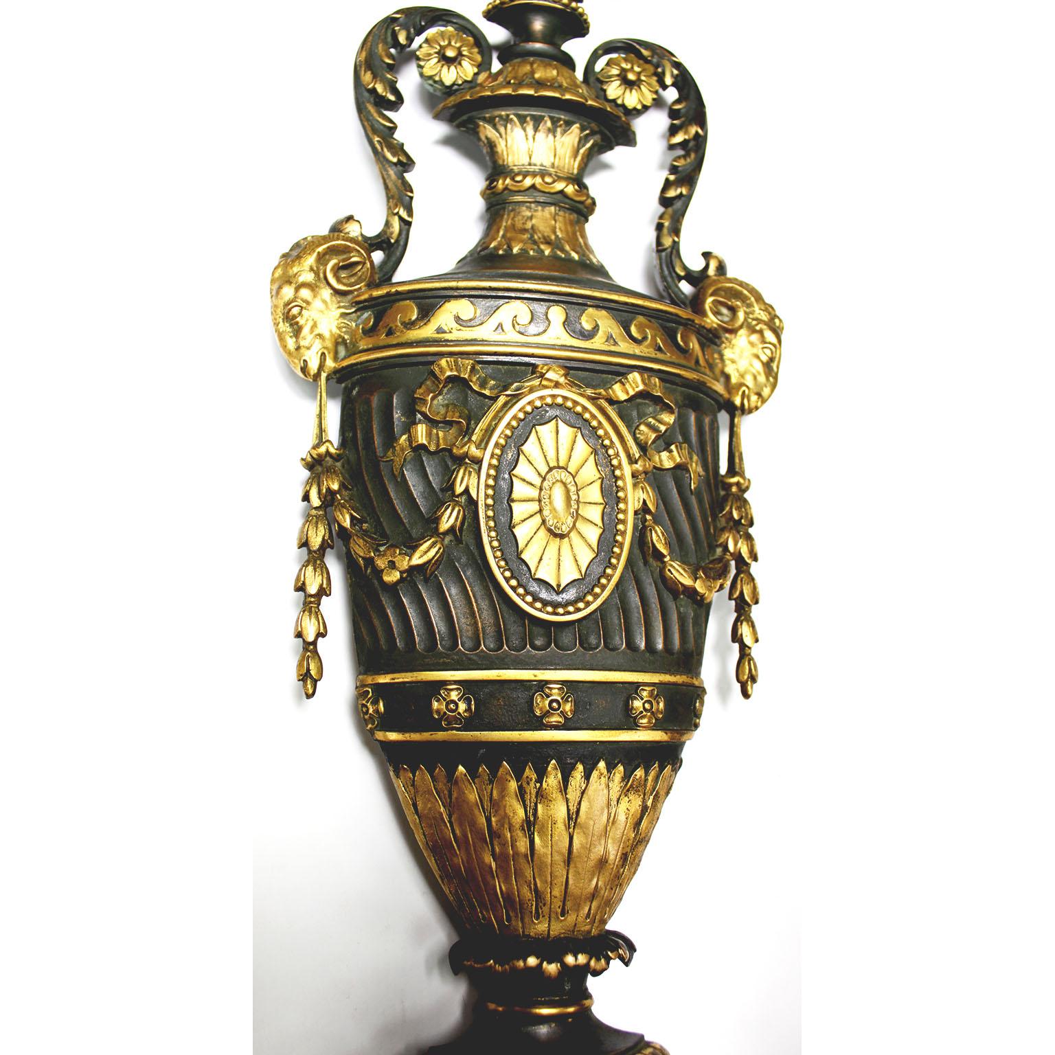 Patiné Pr. Lights françaises du 19ème siècle de style Empire néoclassique à parcellaire en bronze doré en vente