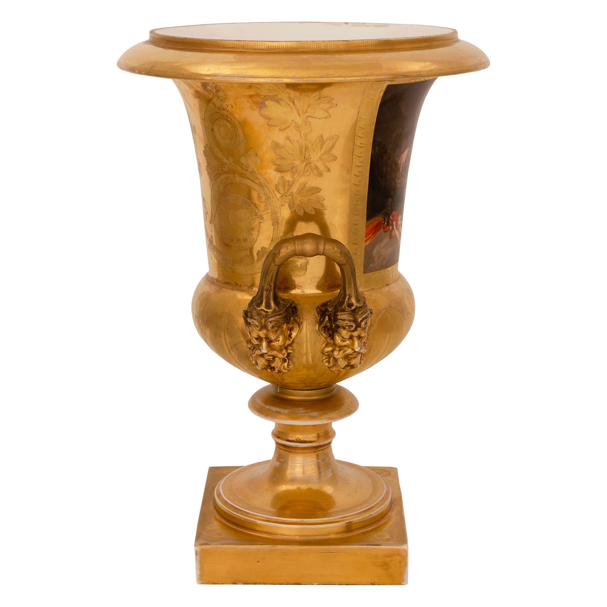 Francese Coppia di urne in porcelaine de Paris francesi del XIX secolo in stile neoclassico in vendita