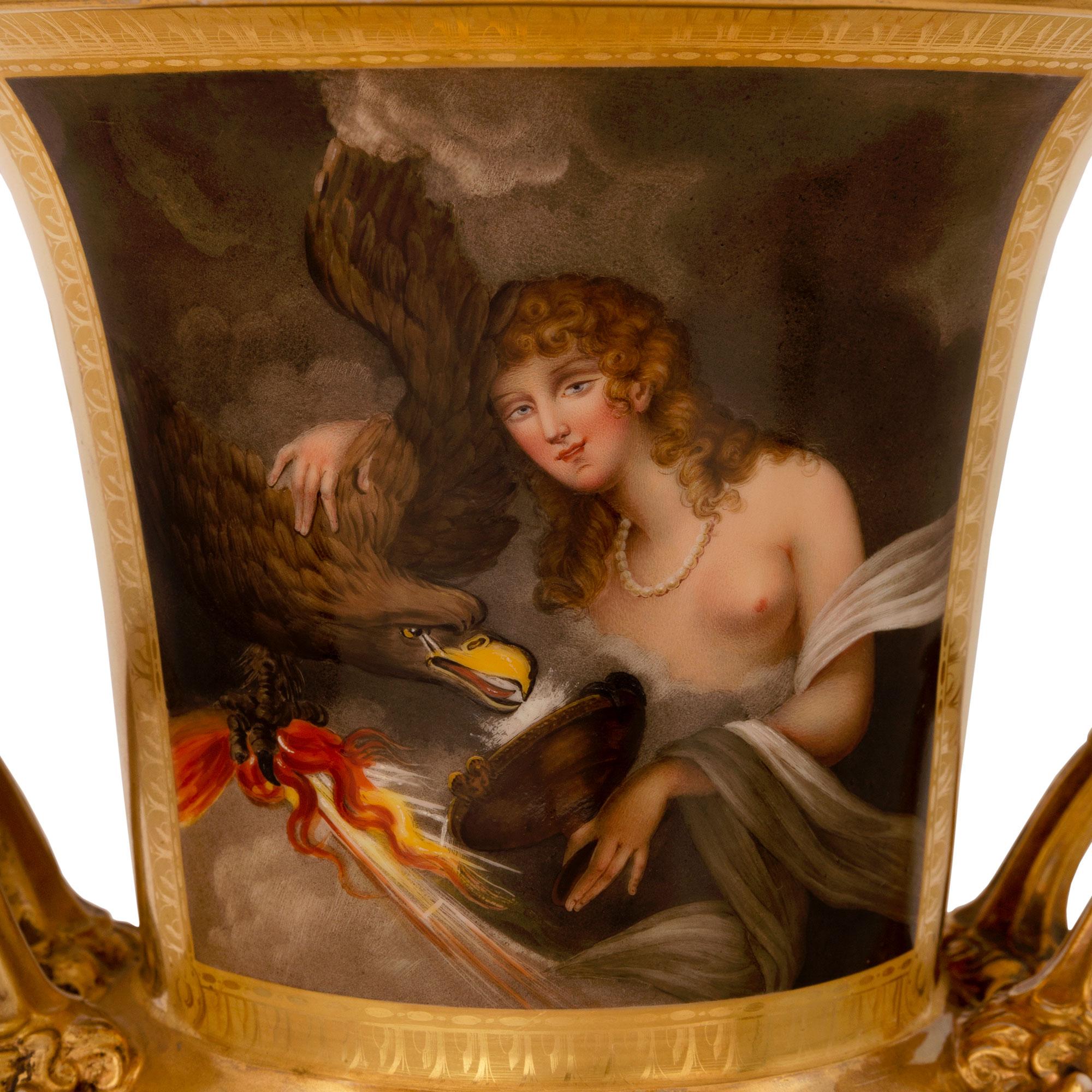 XIXe siècle Paire d'urnes en porcelaine de Paris de style néoclassique du 19ème siècle de France en vente