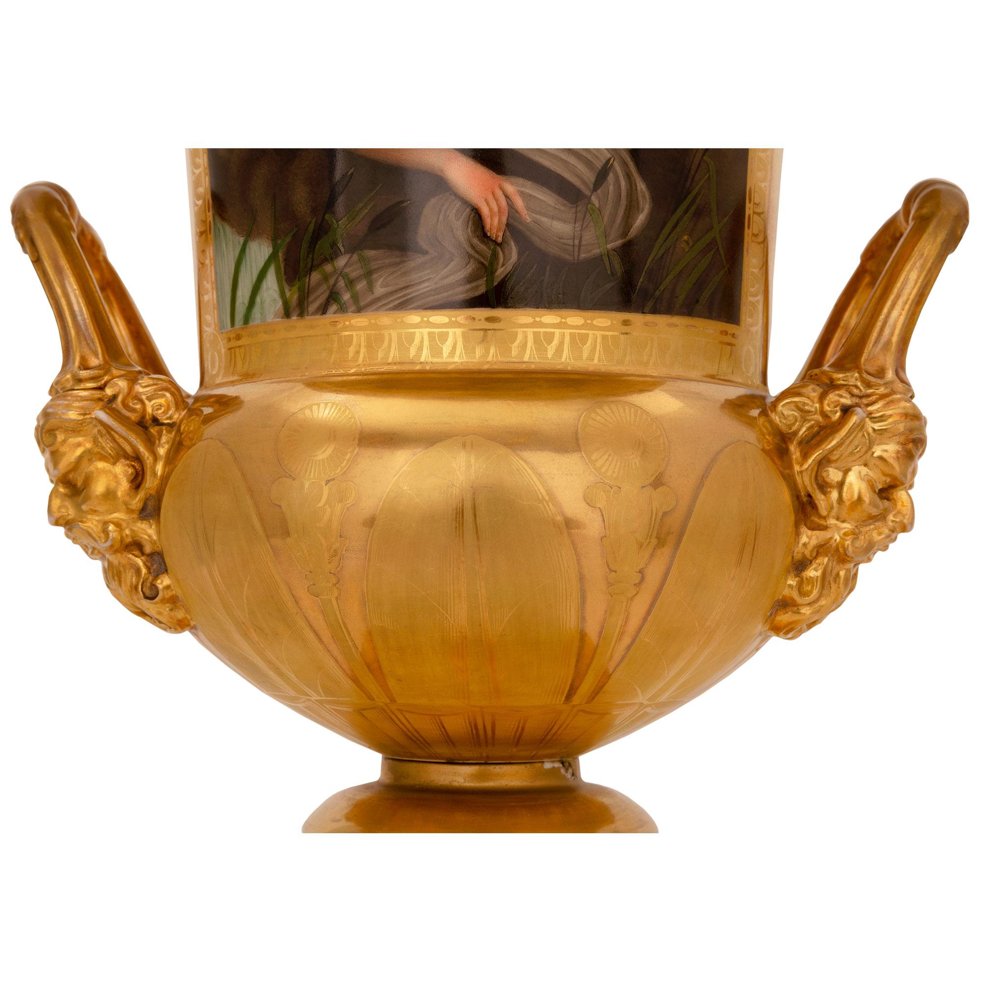 Paire d'urnes en porcelaine de Paris de style néoclassique du 19ème siècle de France en vente 1