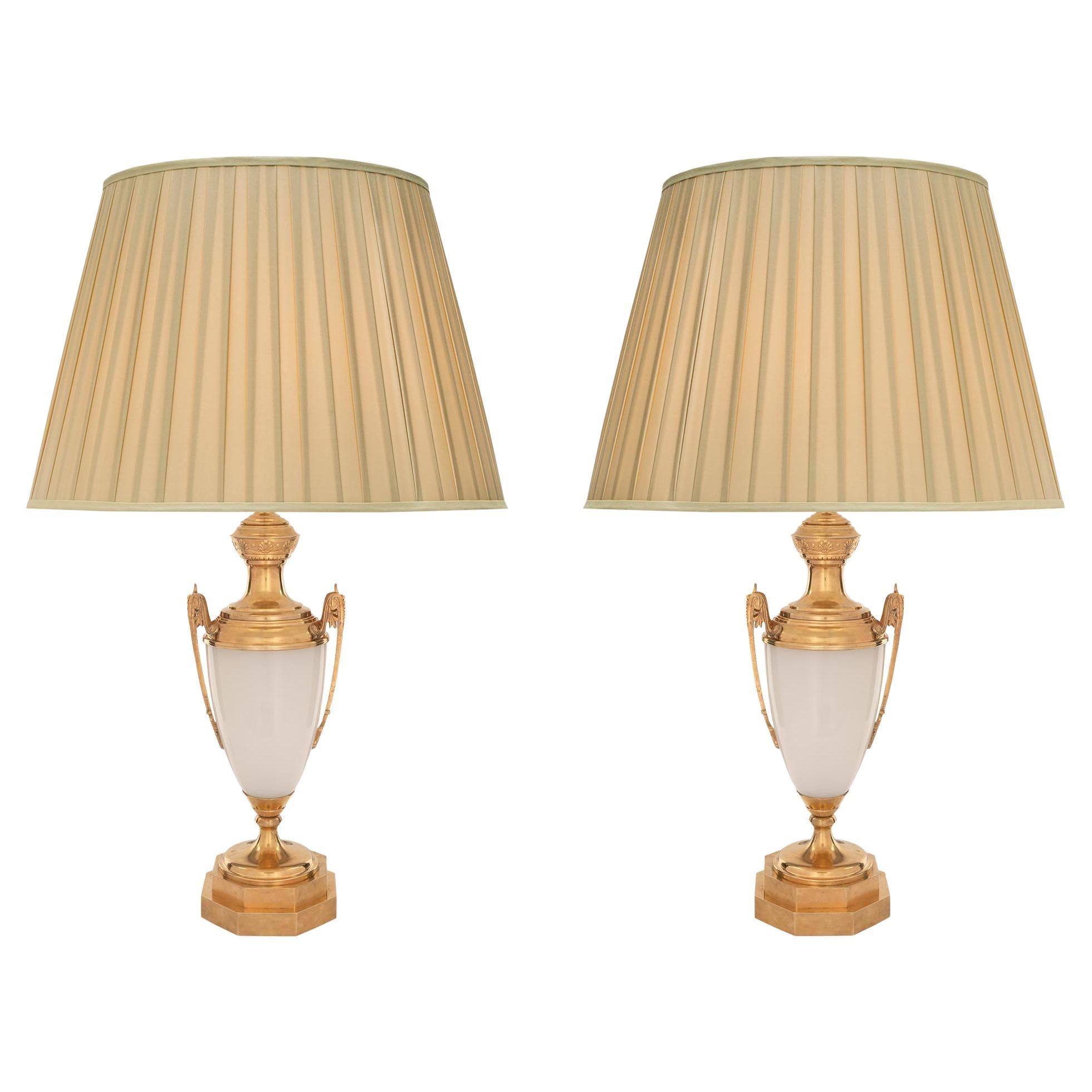 pair of lamps /bedside/opaline/white/40s/vintage French