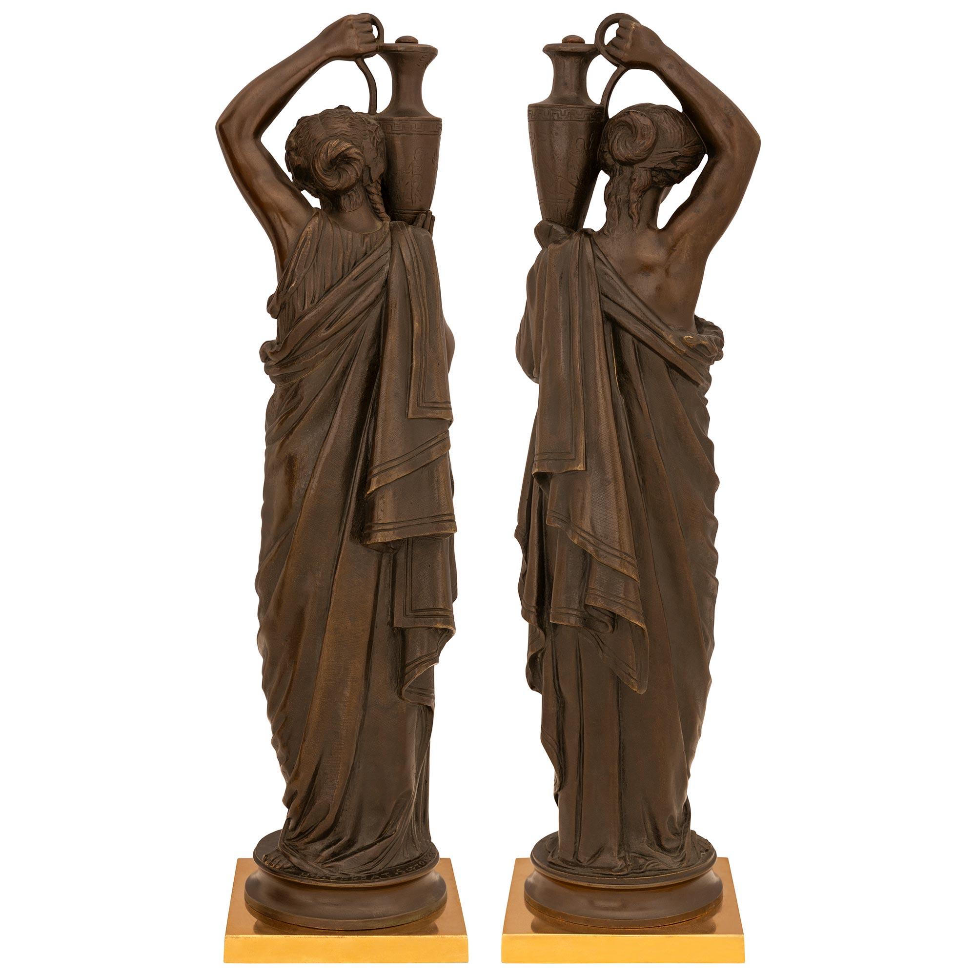 Coppia di statue firmate in bronzo patinato del XIX secolo francese in vendita 4