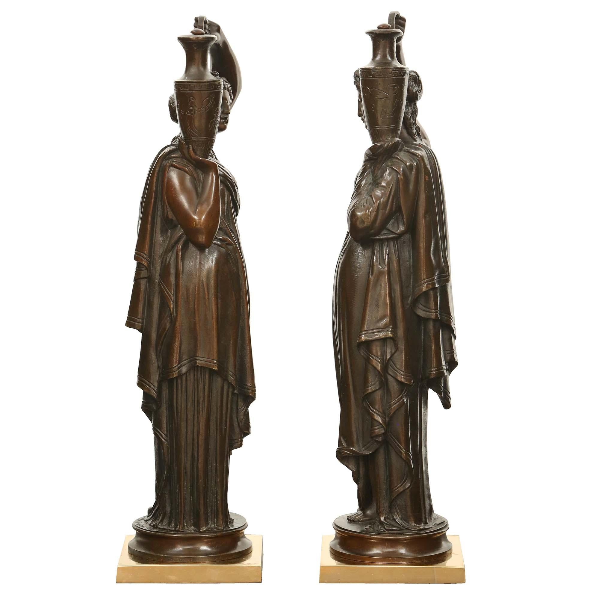 Français Paire de statues françaises du XIXe siècle en bronze patiné signées en vente