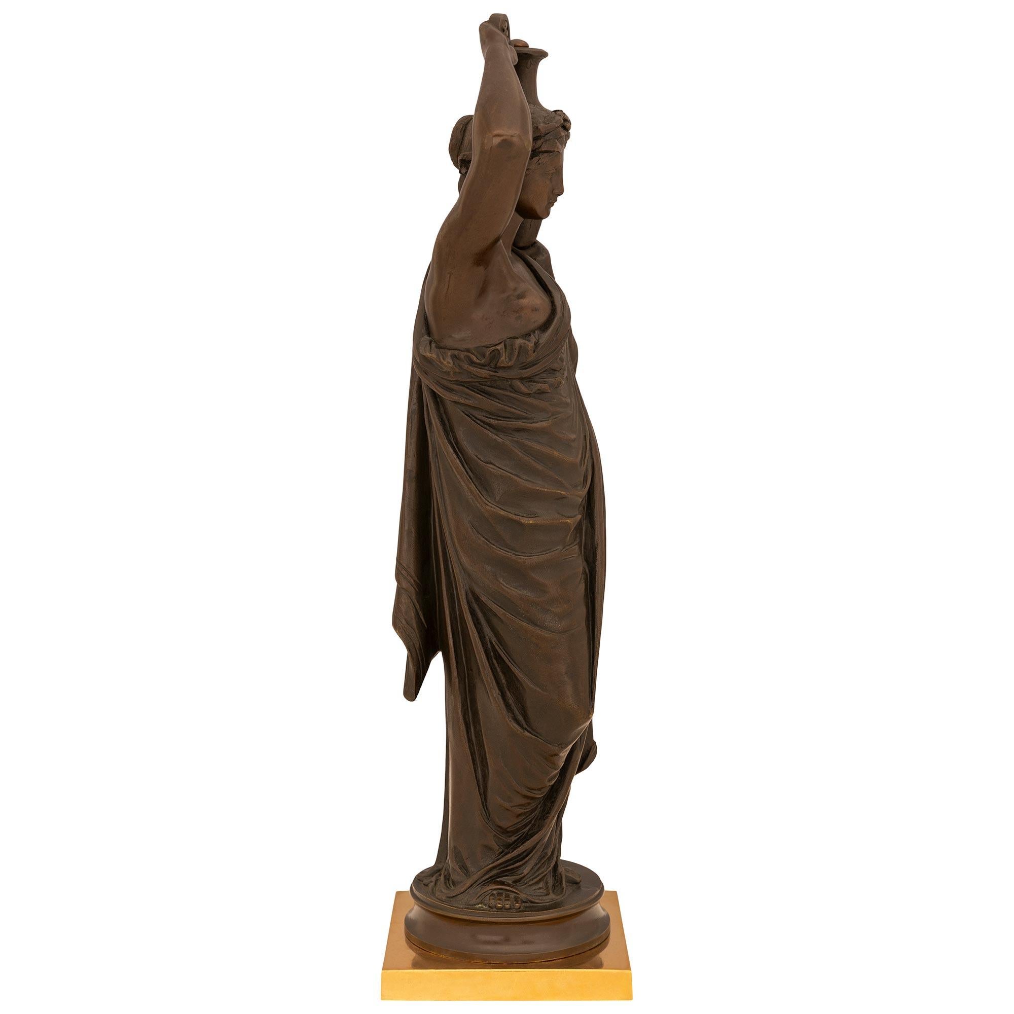 Patinato Coppia di statue firmate in bronzo patinato del XIX secolo francese in vendita