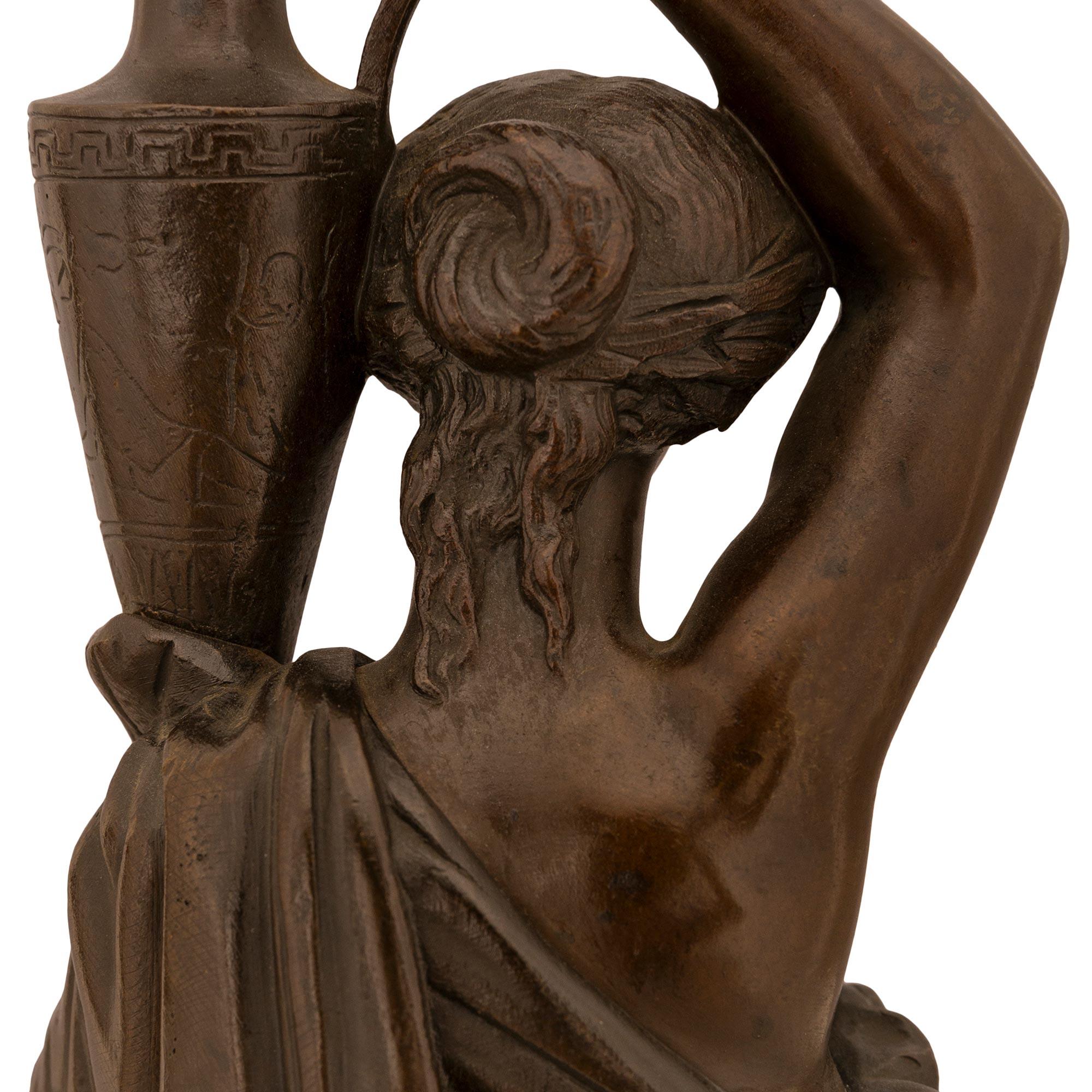 Coppia di statue firmate in bronzo patinato del XIX secolo francese in vendita 1