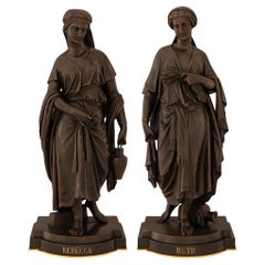 Coppia di statue in bronzo patinato francese del XIX secolo raffiguranti Rebecca e Ruth