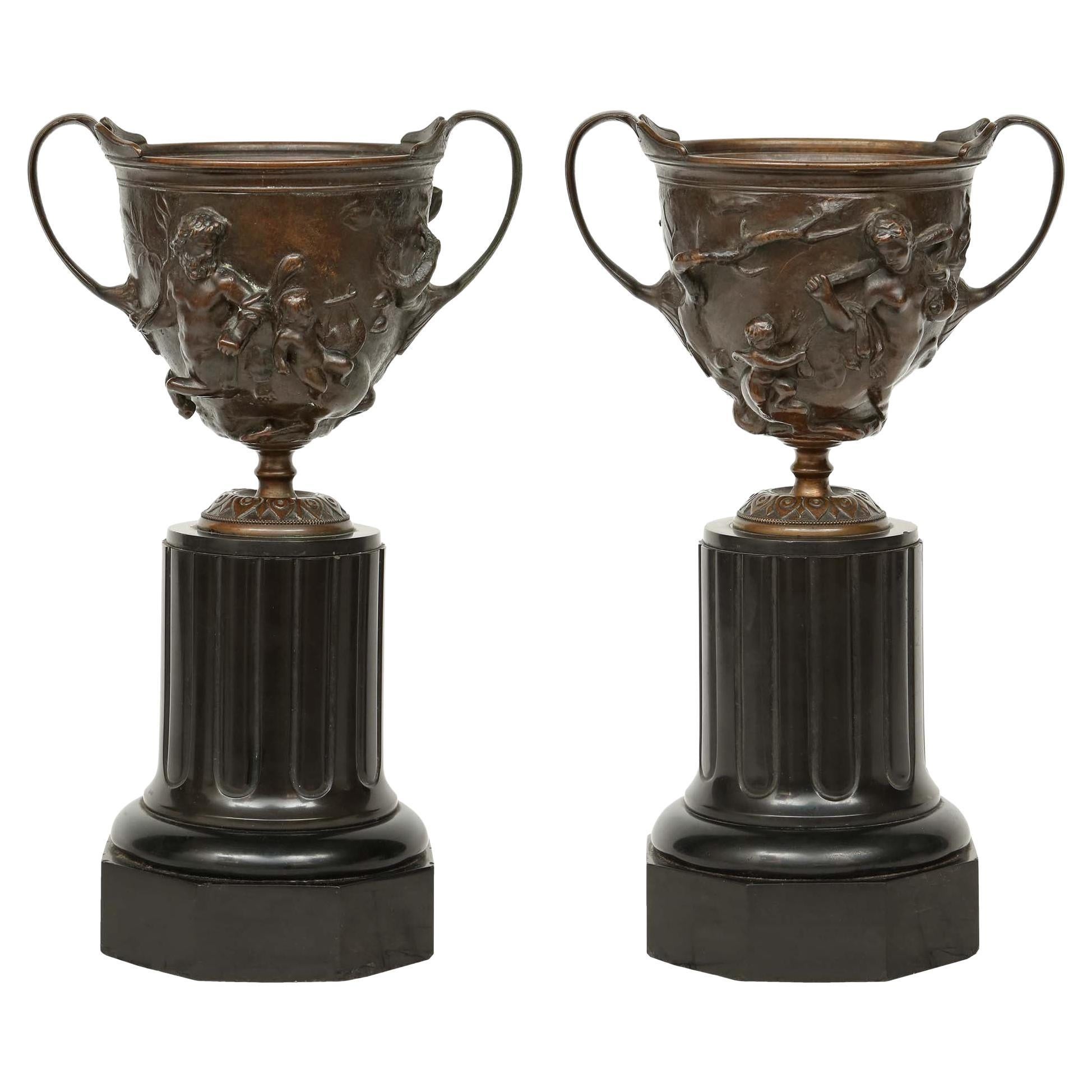 Paar französische Tazzas aus patinierter Bronze des 19. Jahrhunderts